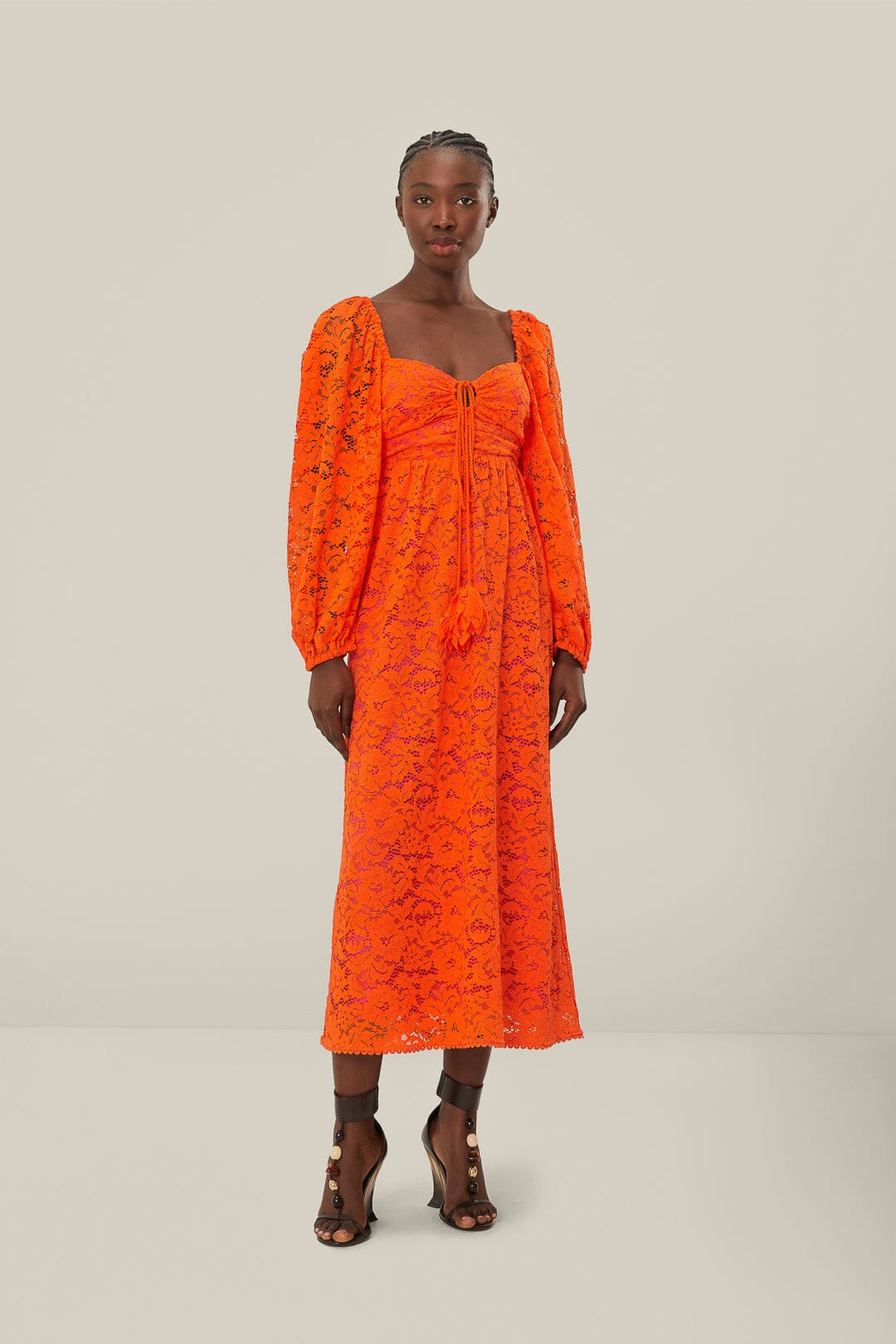 Robe mi-longue à manches longues en dentelle orange