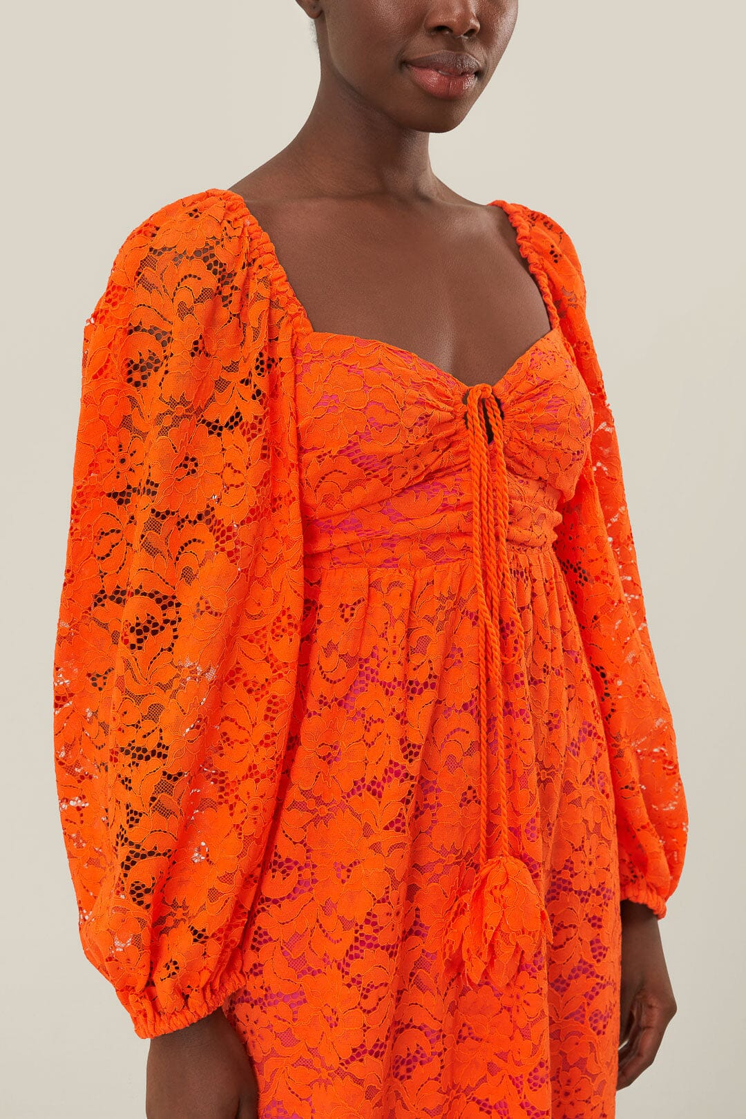 Robe mi-longue à manches longues en dentelle orange