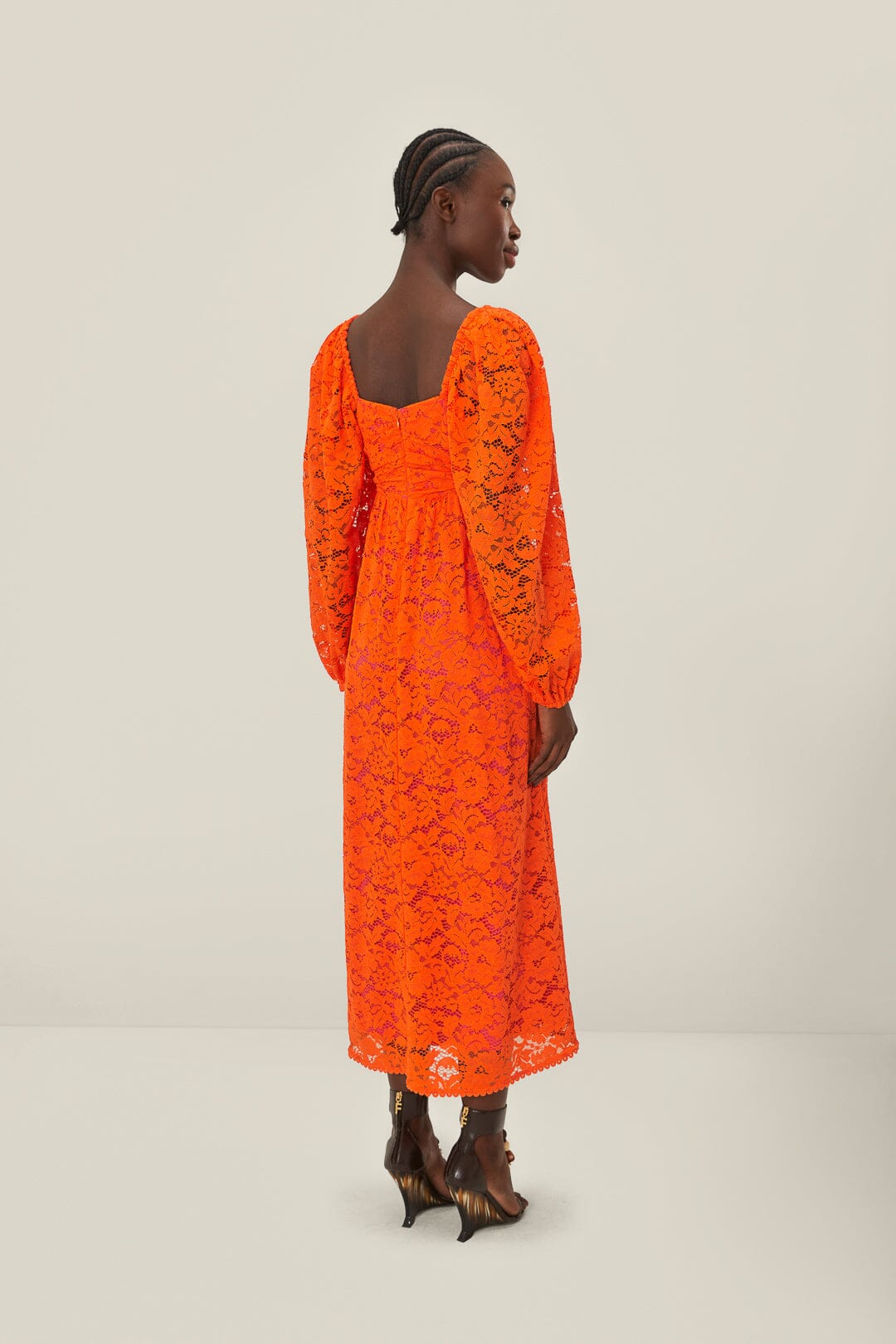 Robe mi-longue à manches longues en dentelle orange