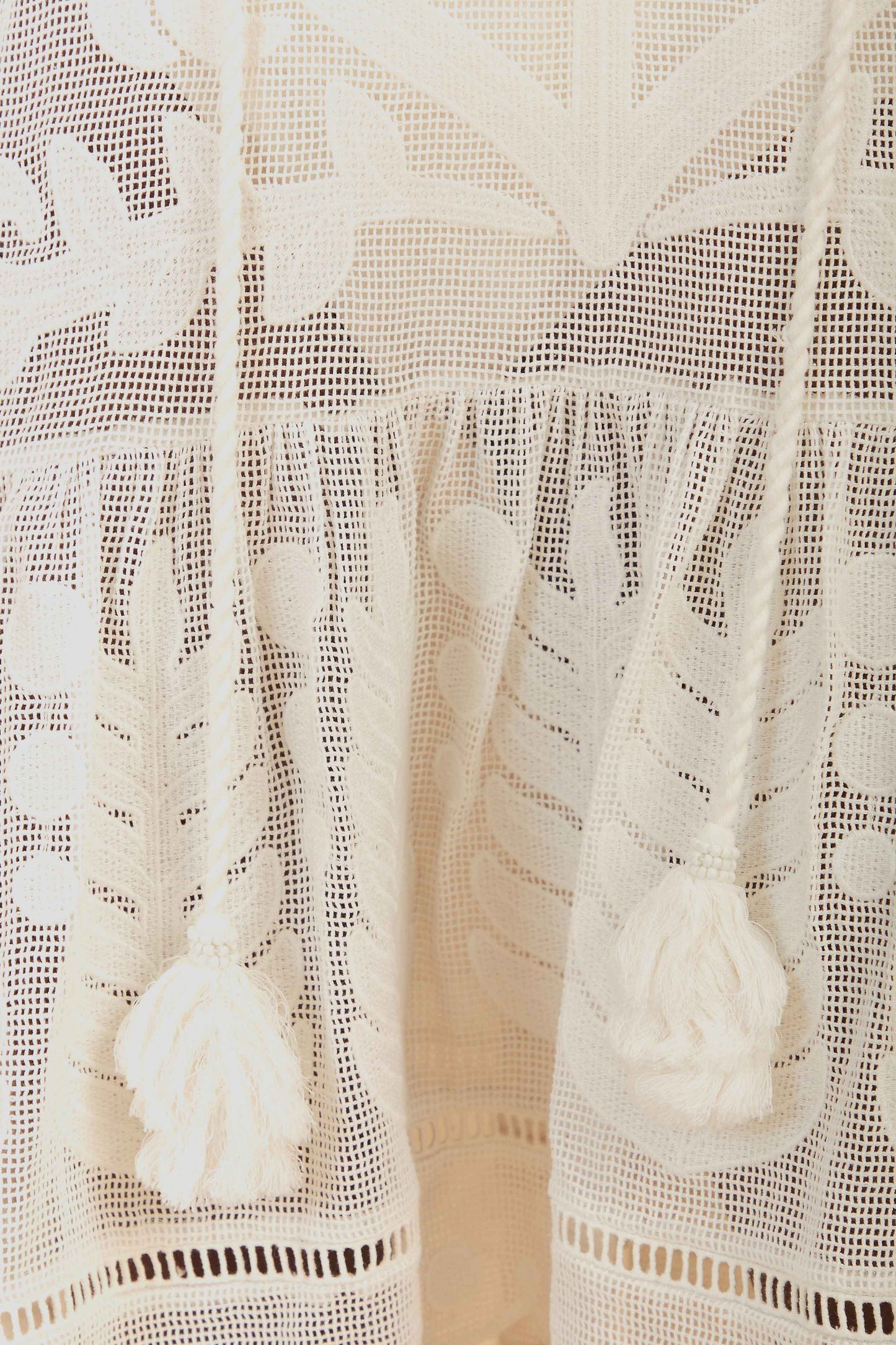 Mini-robe blanche à découpes en palmier