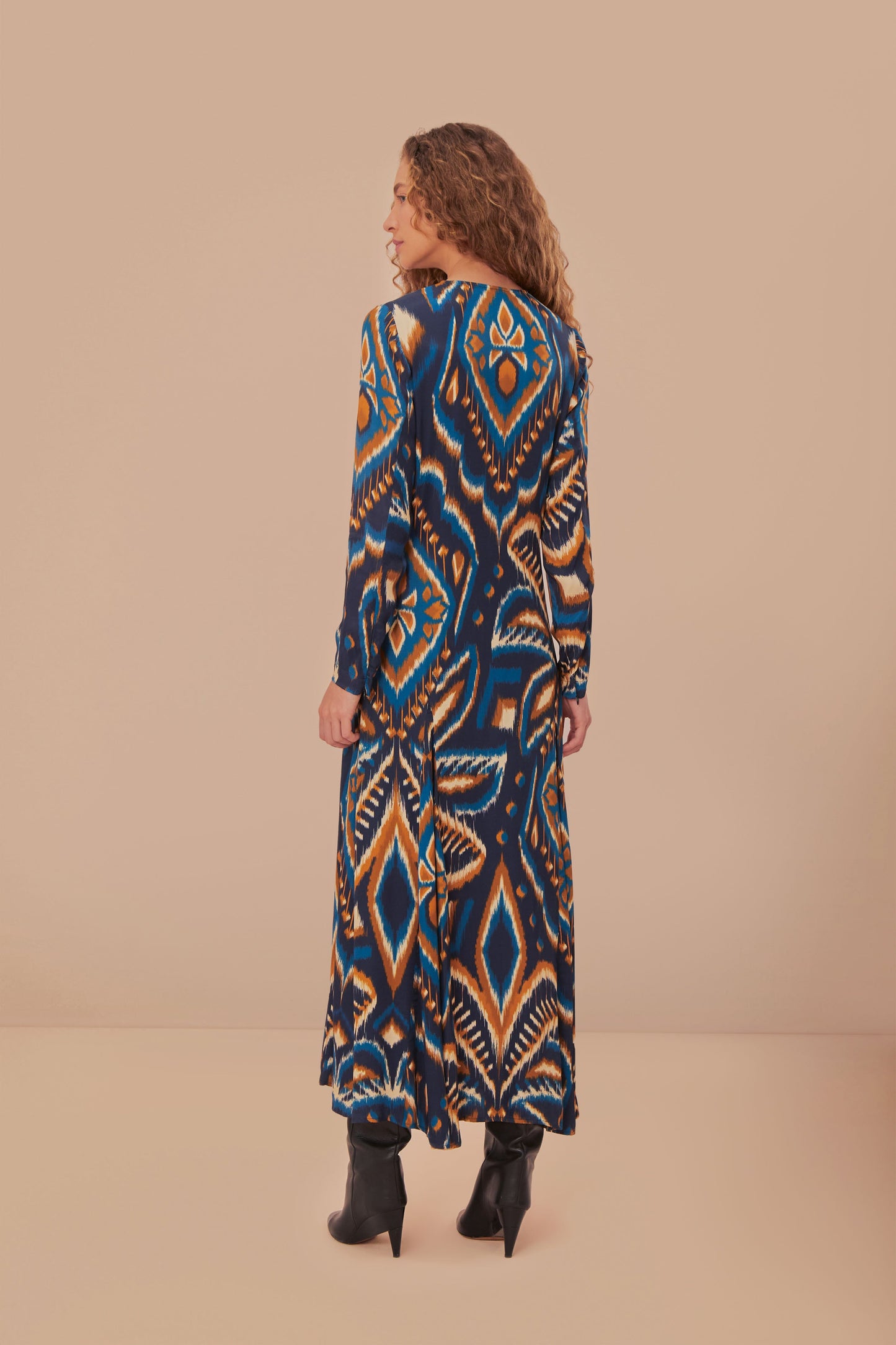 Robe longue en viscose LENZING™ ECOVERO™ Ikat bleu ananas