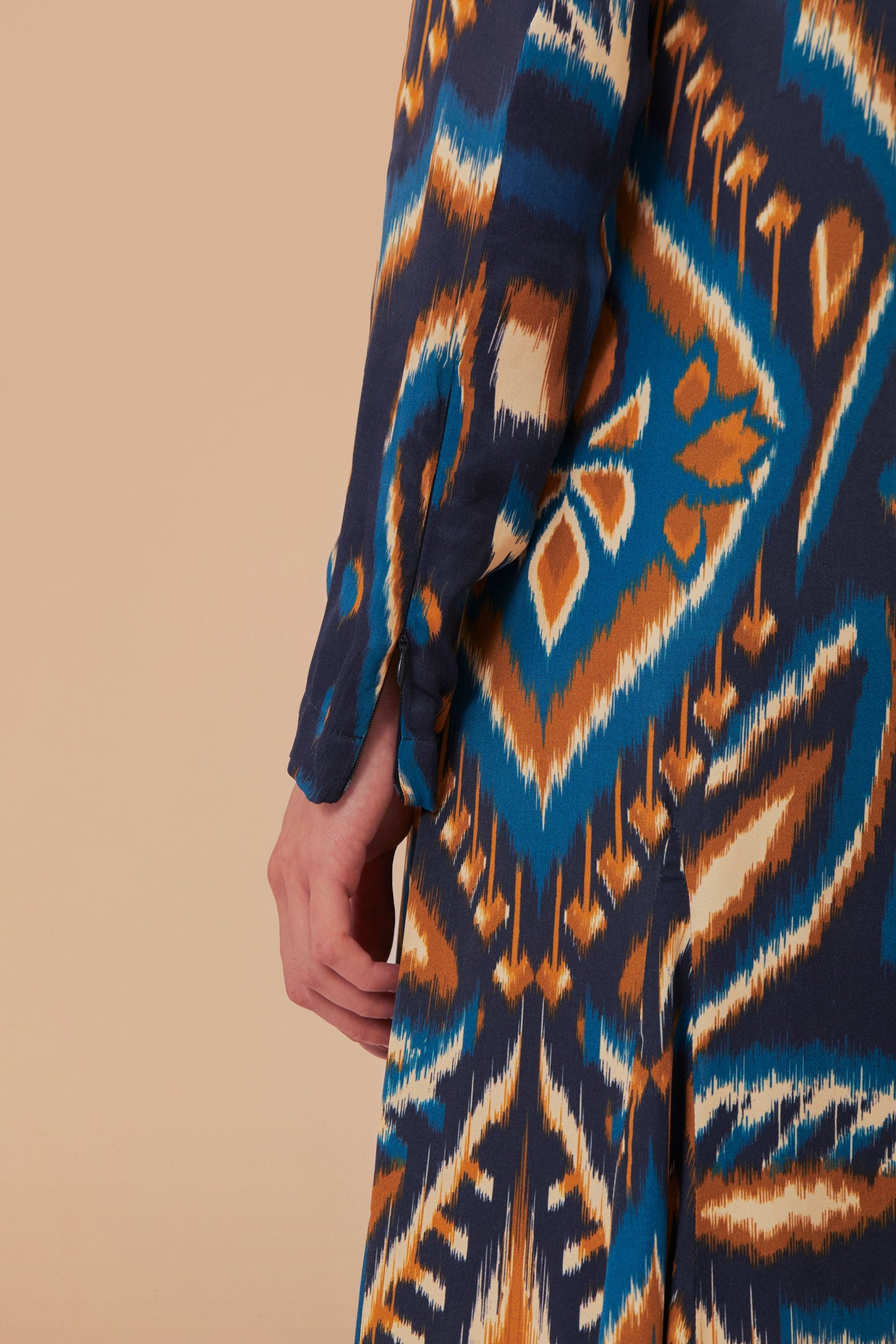 Robe longue en viscose LENZING™ ECOVERO™ Ikat bleu ananas