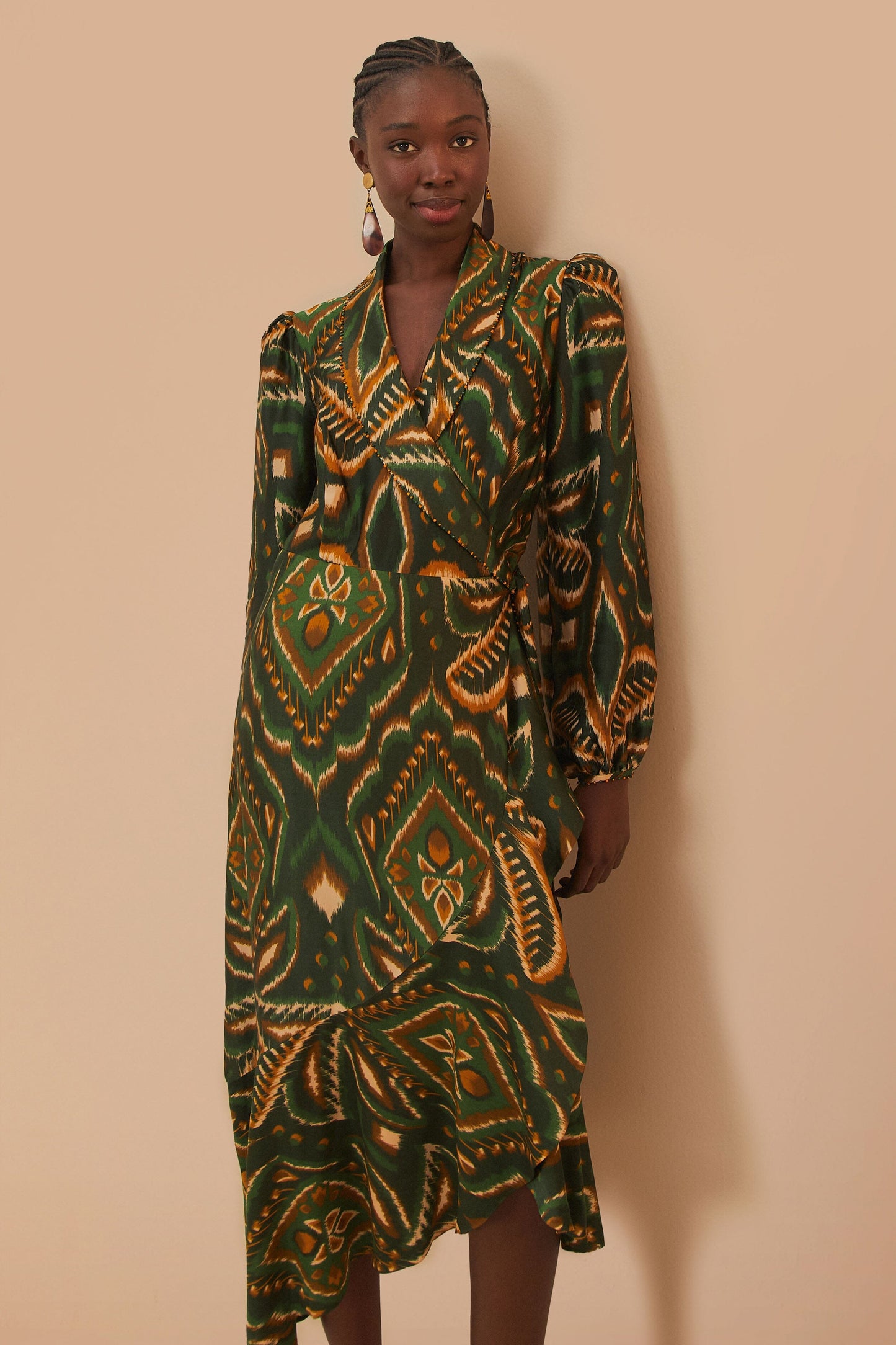 Robe mi-longue à manches longues en ikat avec motif ananas vert