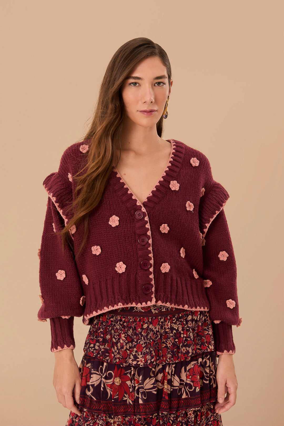 Cardigan en tricot à fleurs au crochet bordeaux