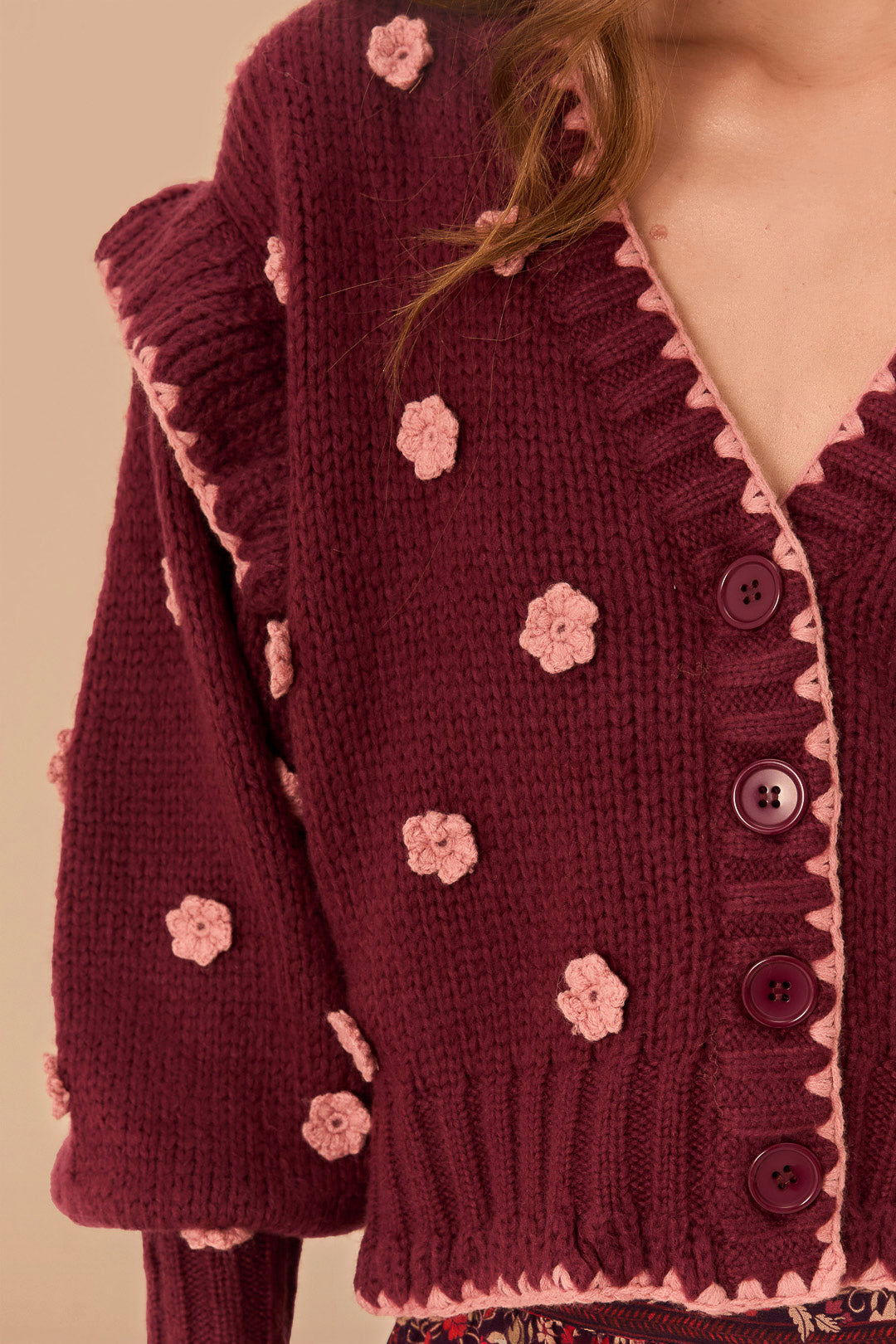 Cardigan en tricot à fleurs au crochet bordeaux