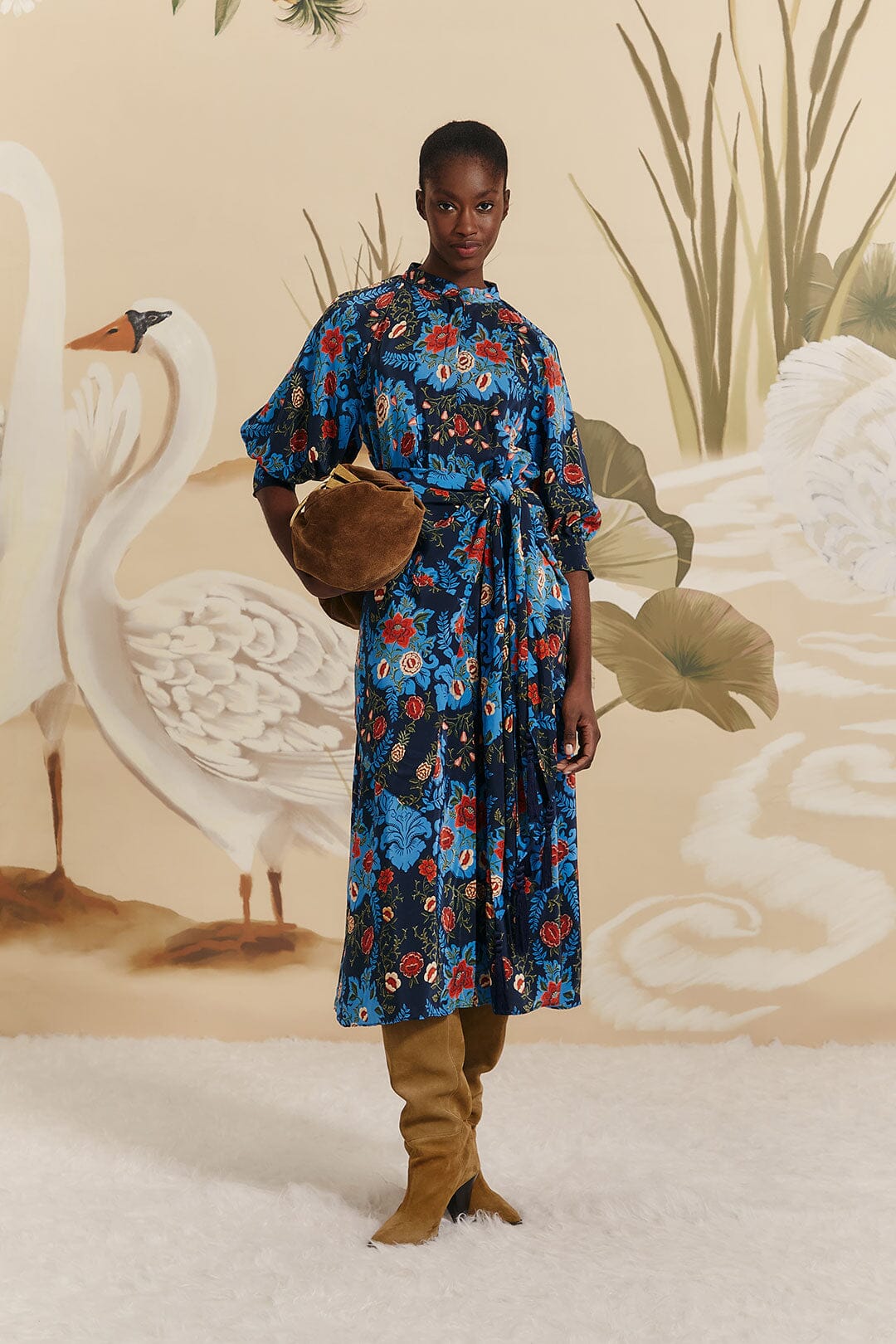 Robe mi-longue à imprimé floral arabesque bleu