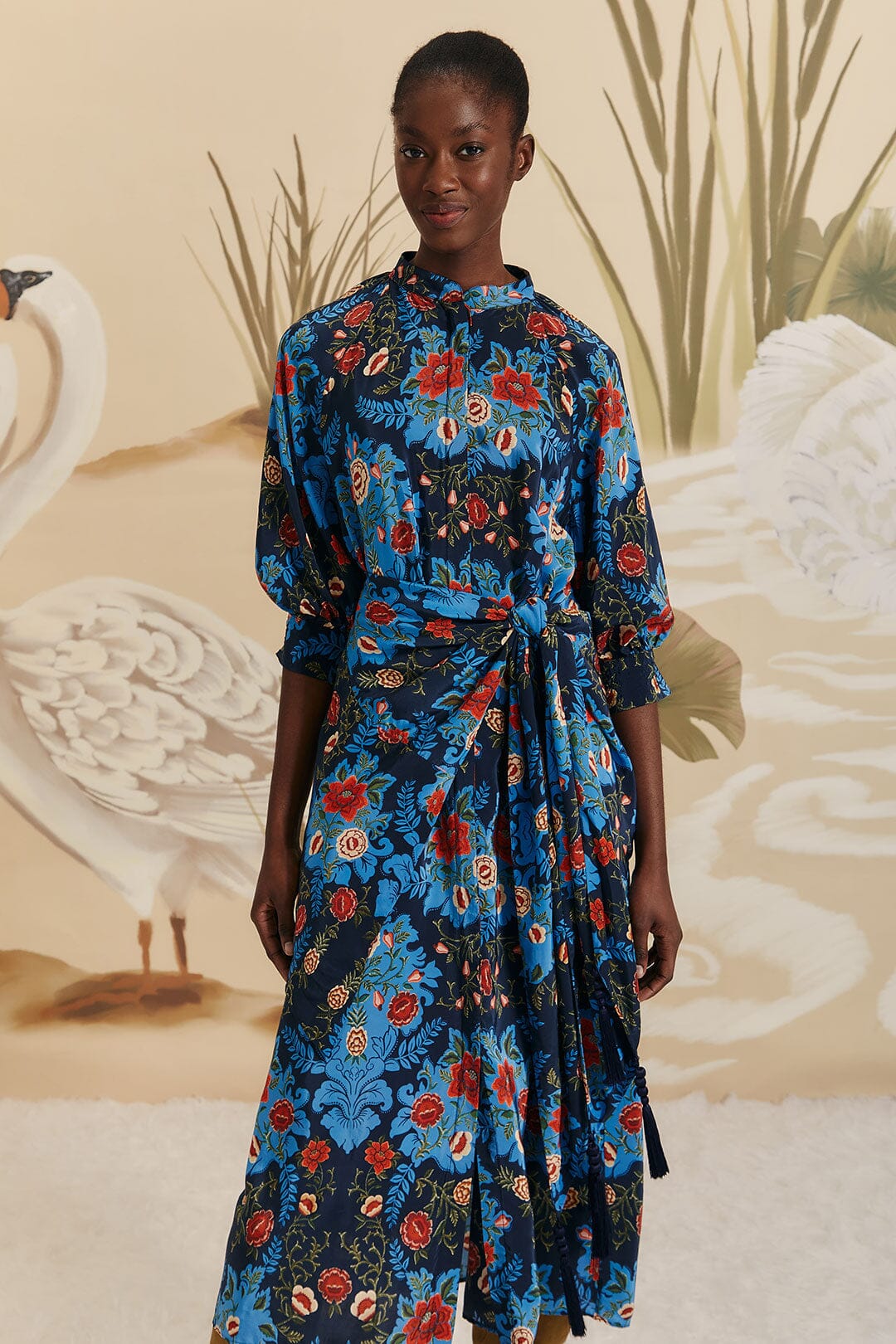 Robe mi-longue à imprimé floral arabesque bleu