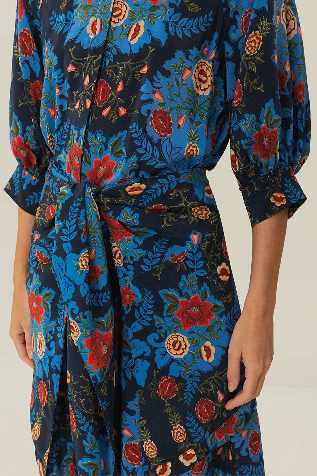 Robe mi-longue à imprimé floral arabesque bleu