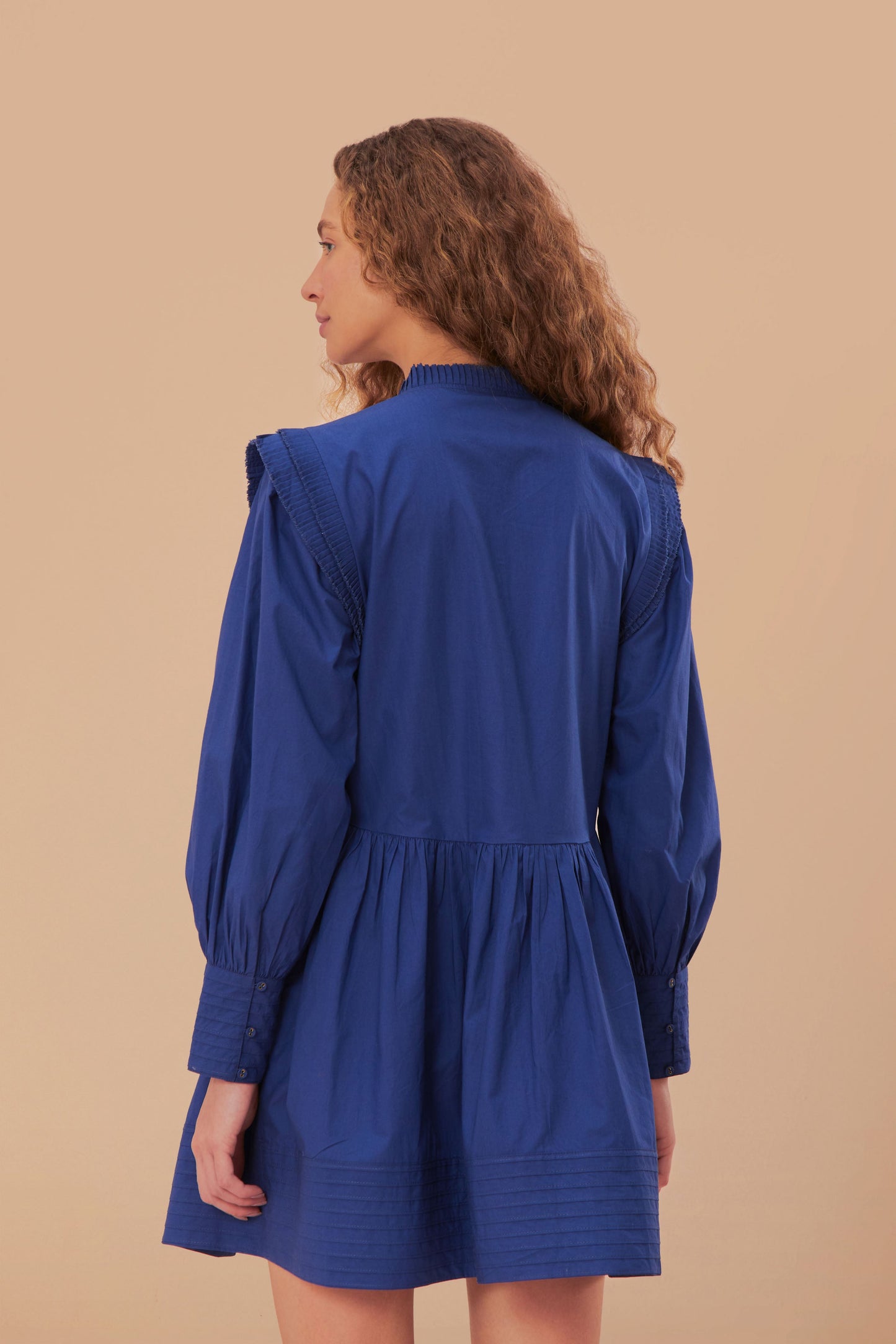 Robe courte à empiècement ouvert bleu marine