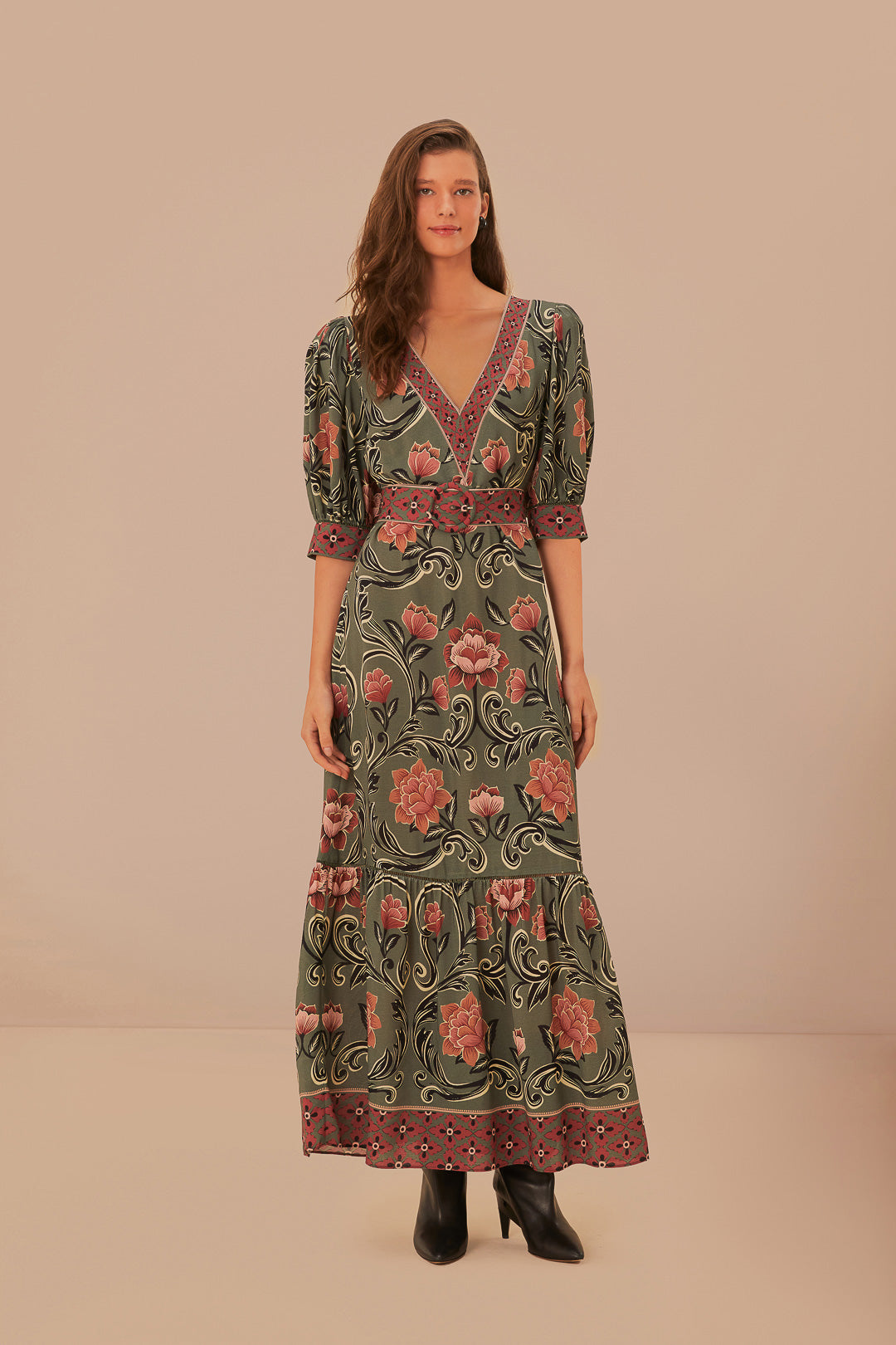 Robe longue verte à imprimé floral arabesque