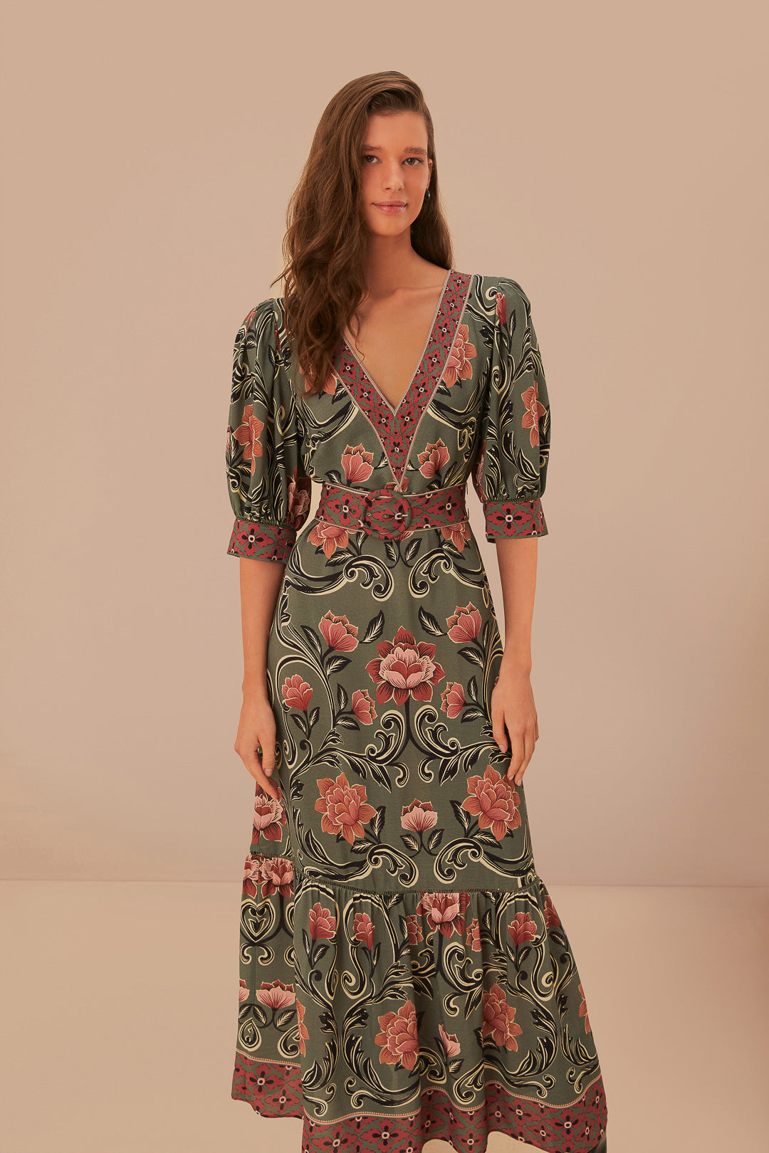 Robe longue verte à imprimé floral arabesque