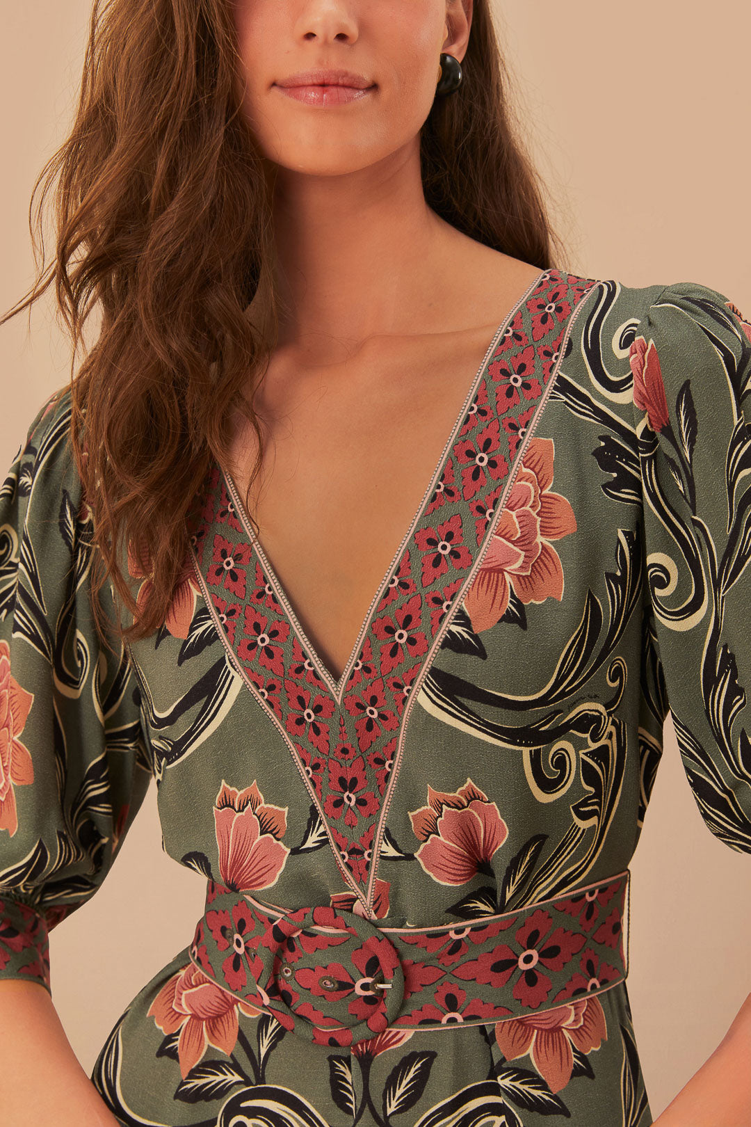 Robe longue verte à imprimé floral arabesque