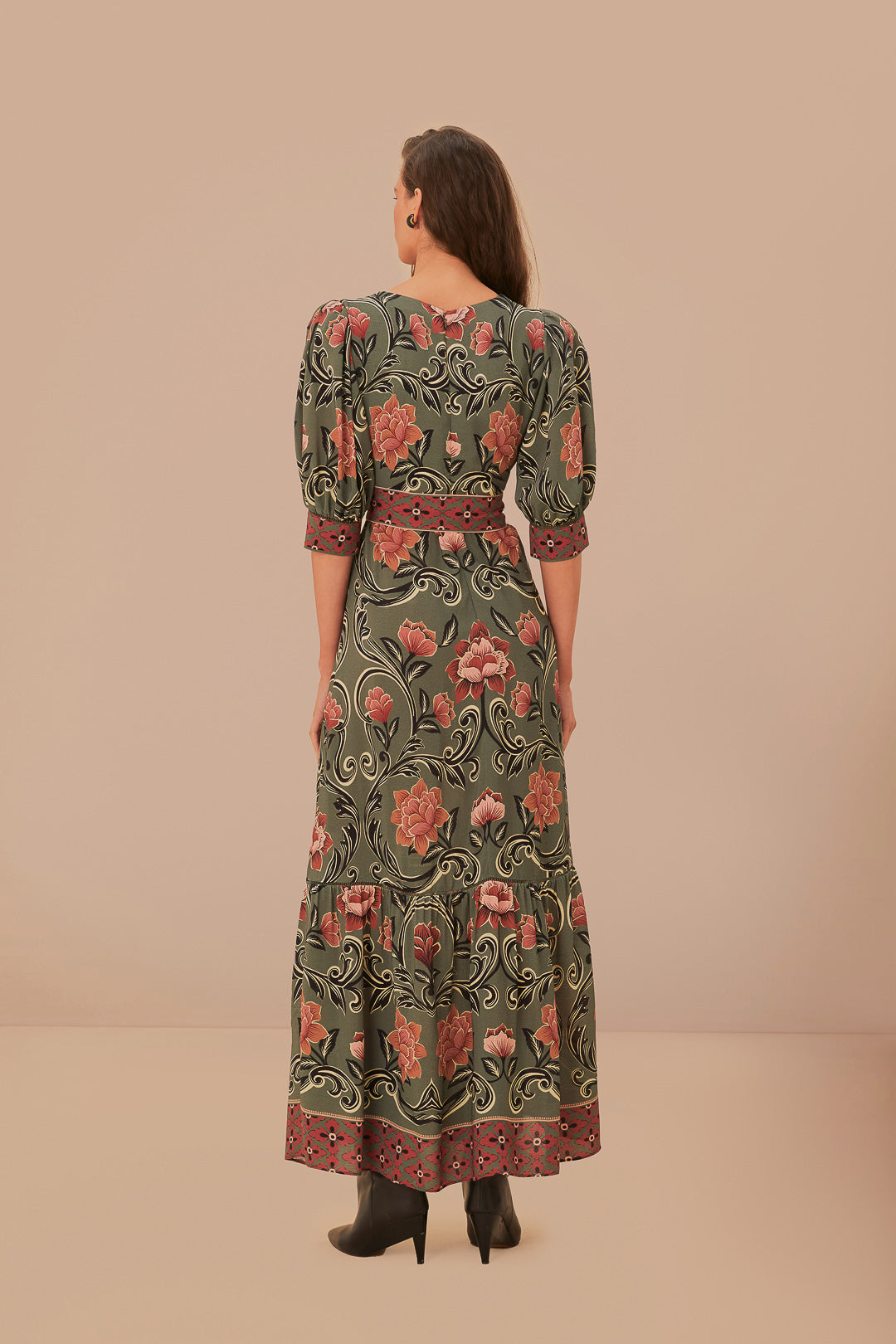 Robe longue verte à imprimé floral arabesque