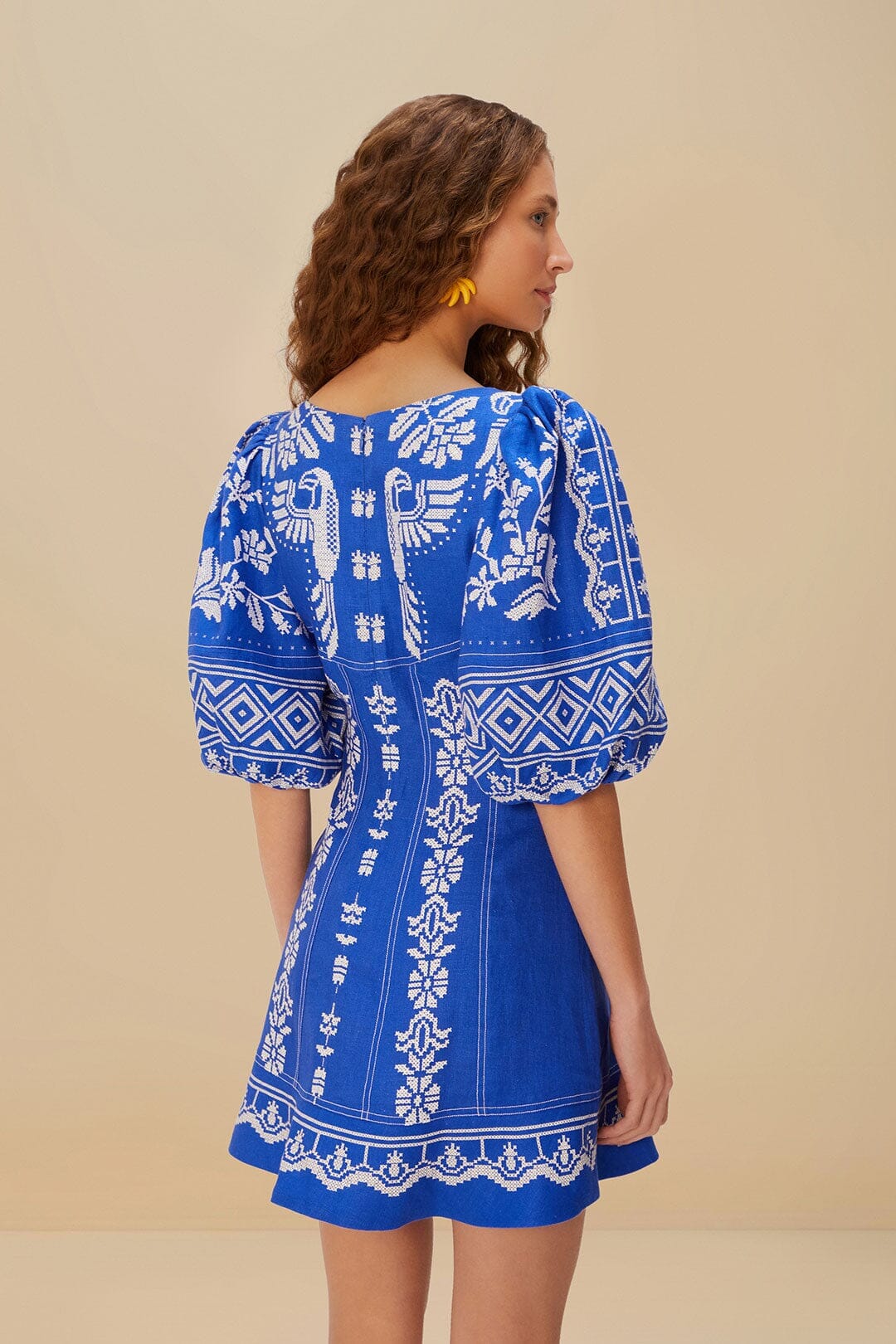 ROBE MINI À SURPIQÛRES BLEUES AU POINT DE CROIX TROPICALE