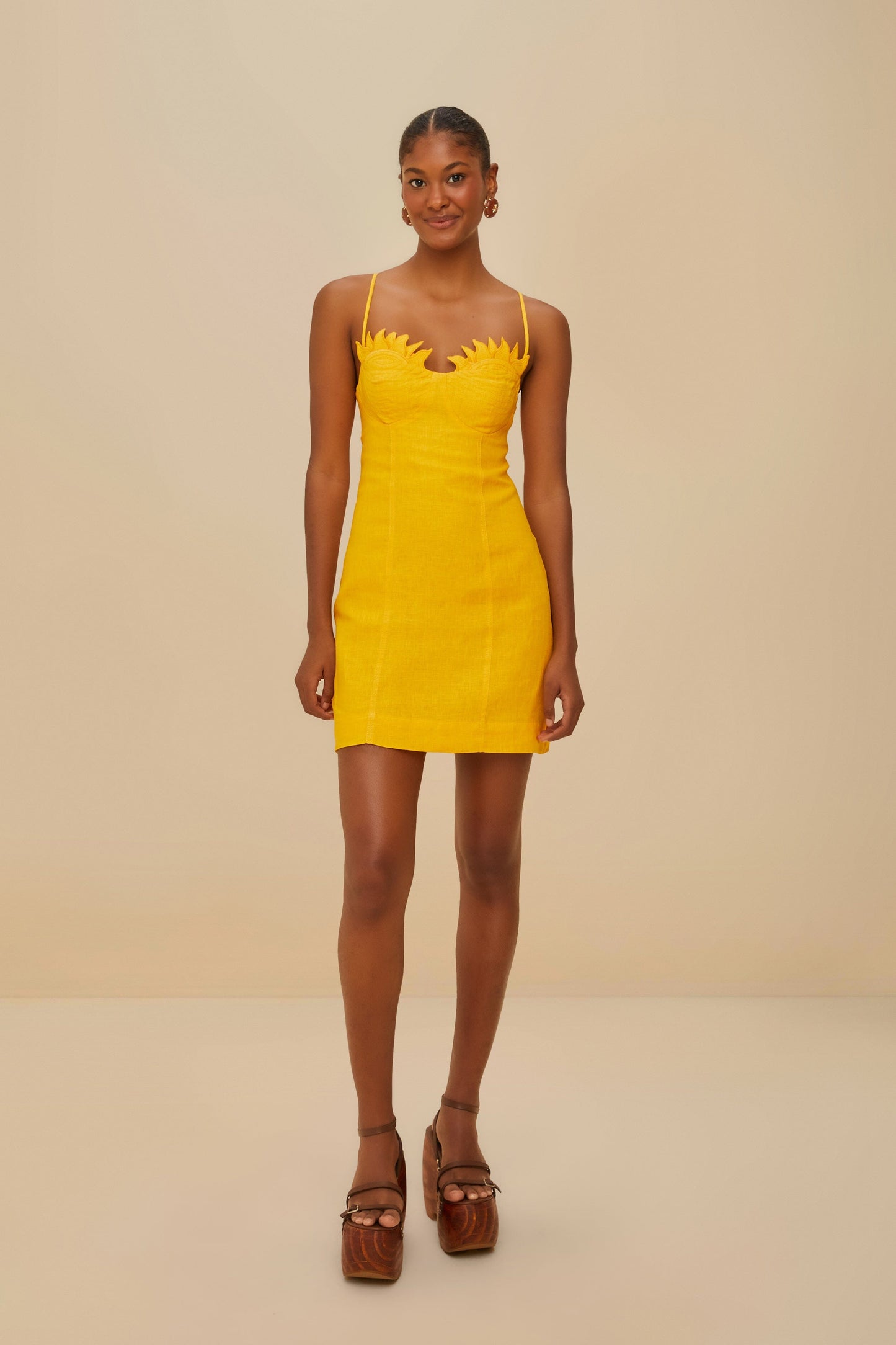 ROBE MINI JAUNE À COUPES LEVER DE SOLEIL