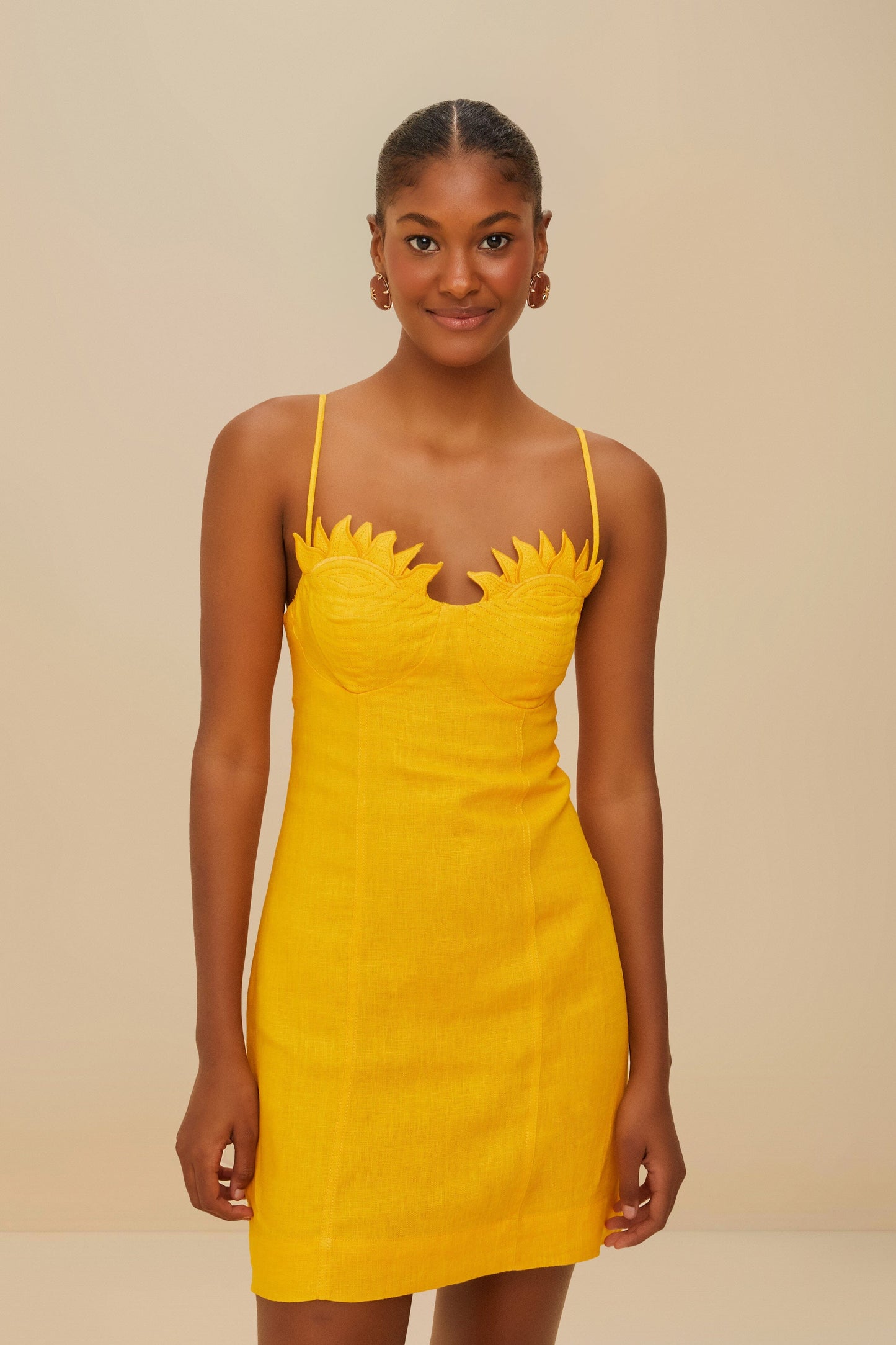 ROBE MINI JAUNE À COUPES LEVER DE SOLEIL