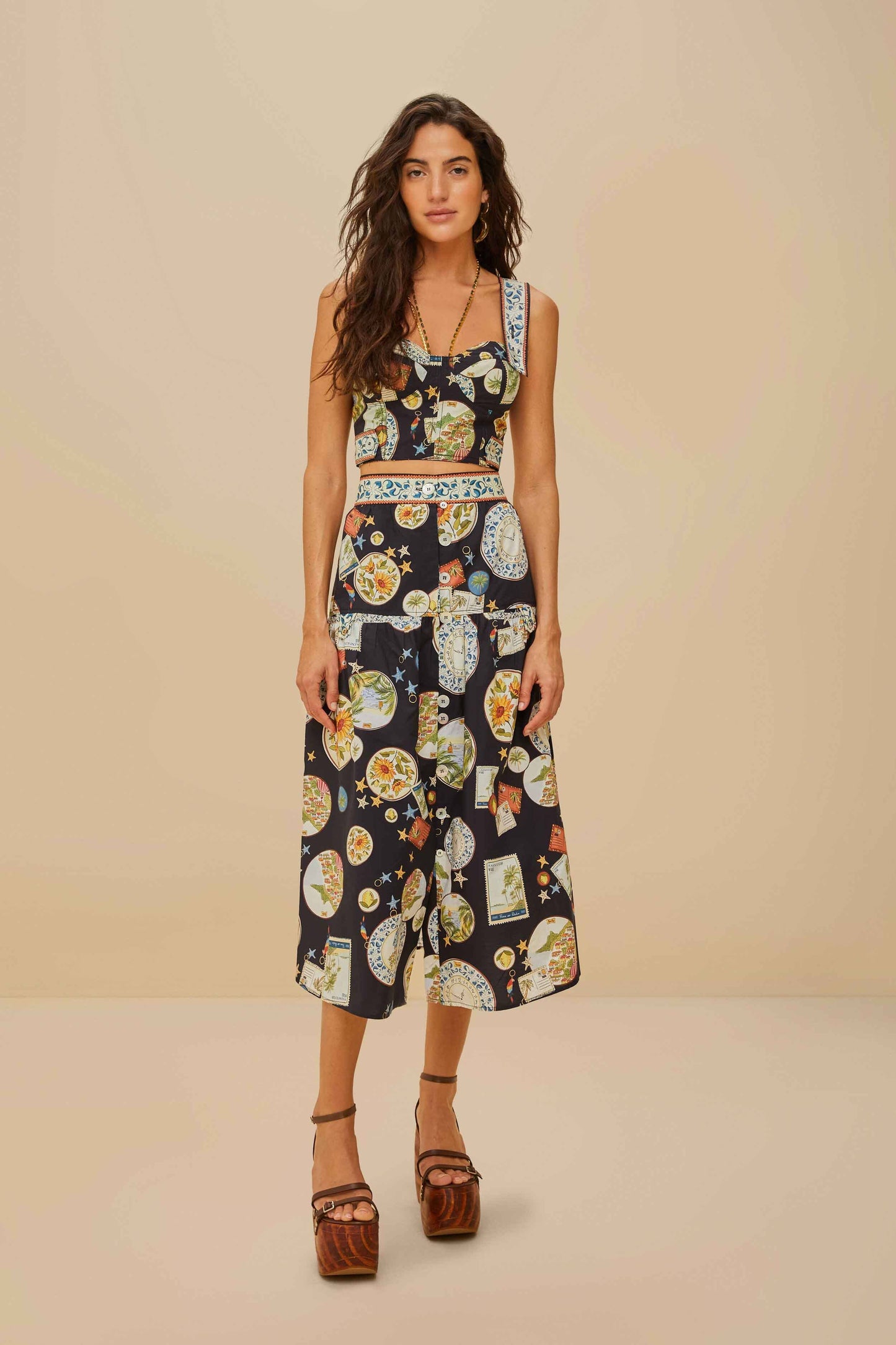 JUPE MIDI NOIRE À BOUTONS MIXTES SOUVENIR DE VOYAGE