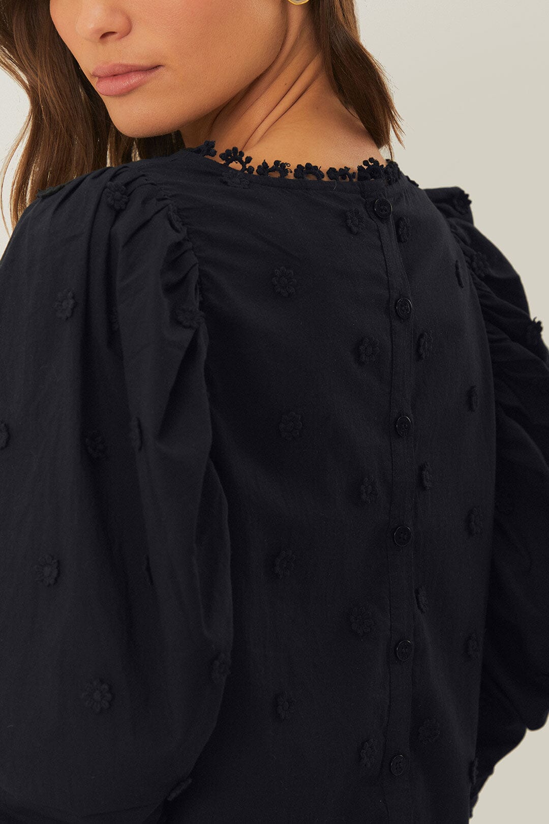 BLOUSE NOIRE À FLEURS 3D