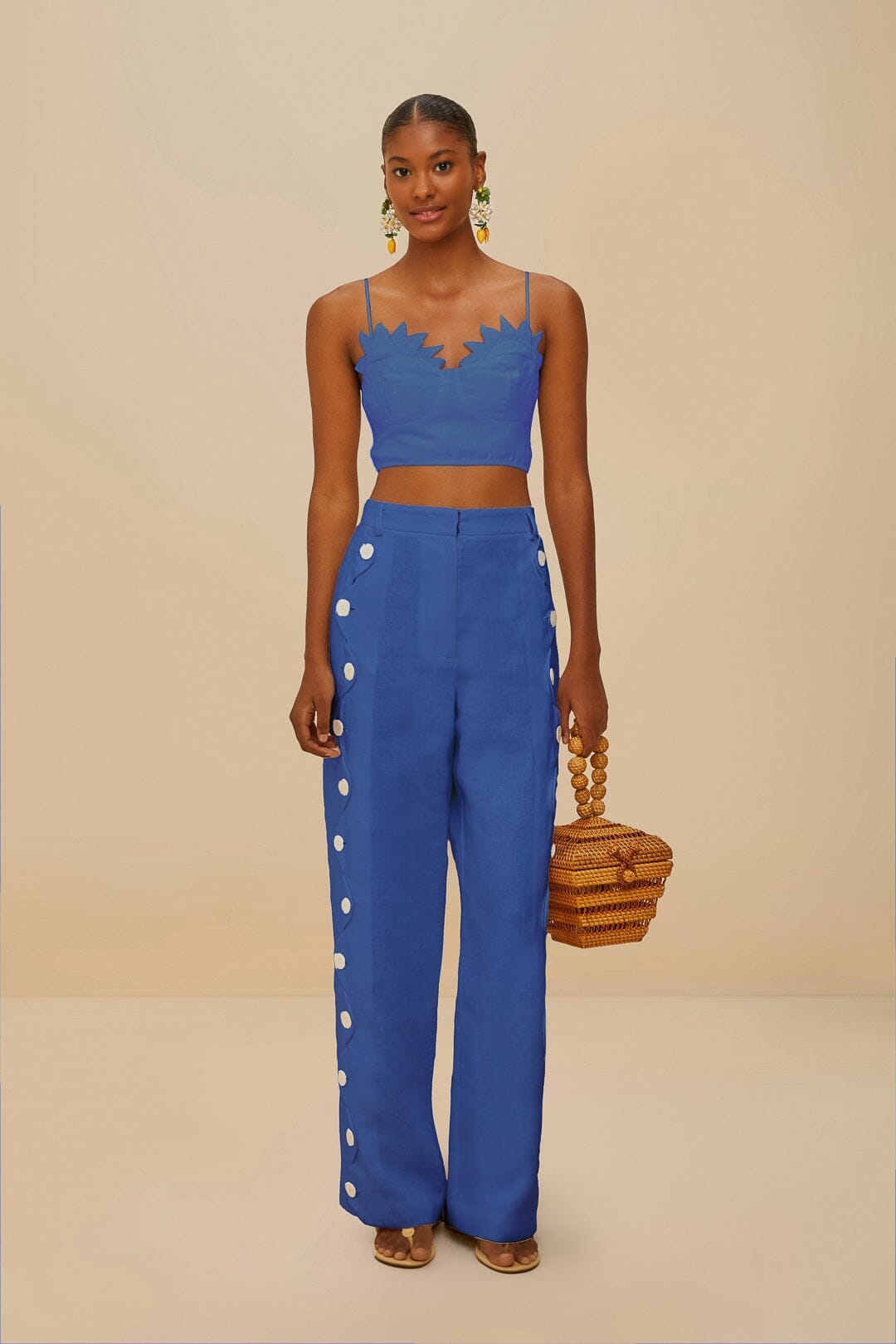 PANTALON BLEU TAILLE HAUTE À BOUTONS ONDULÉS