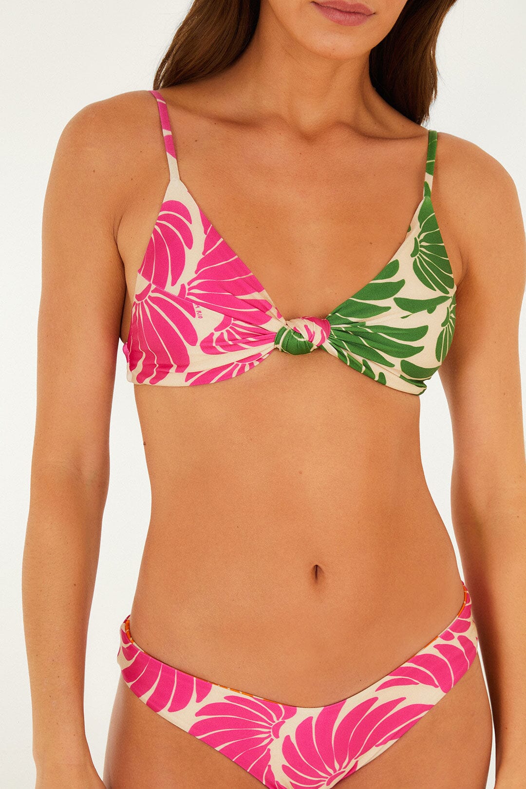 Bas de bikini taille basse échancré à ailes de banane