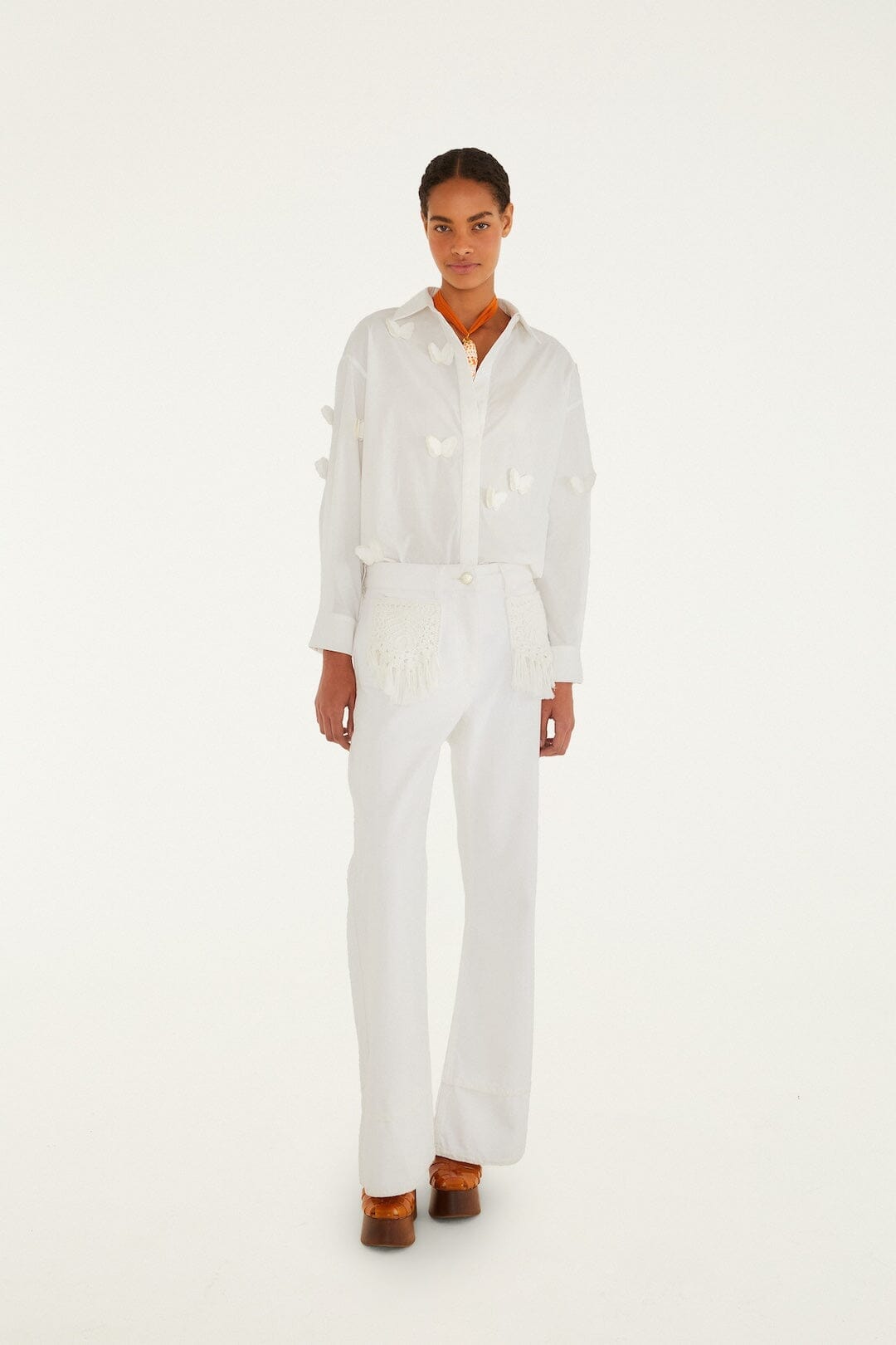 BLUSE MIT SCHMETTERLINGSMUSTER IN OFF-WHITE