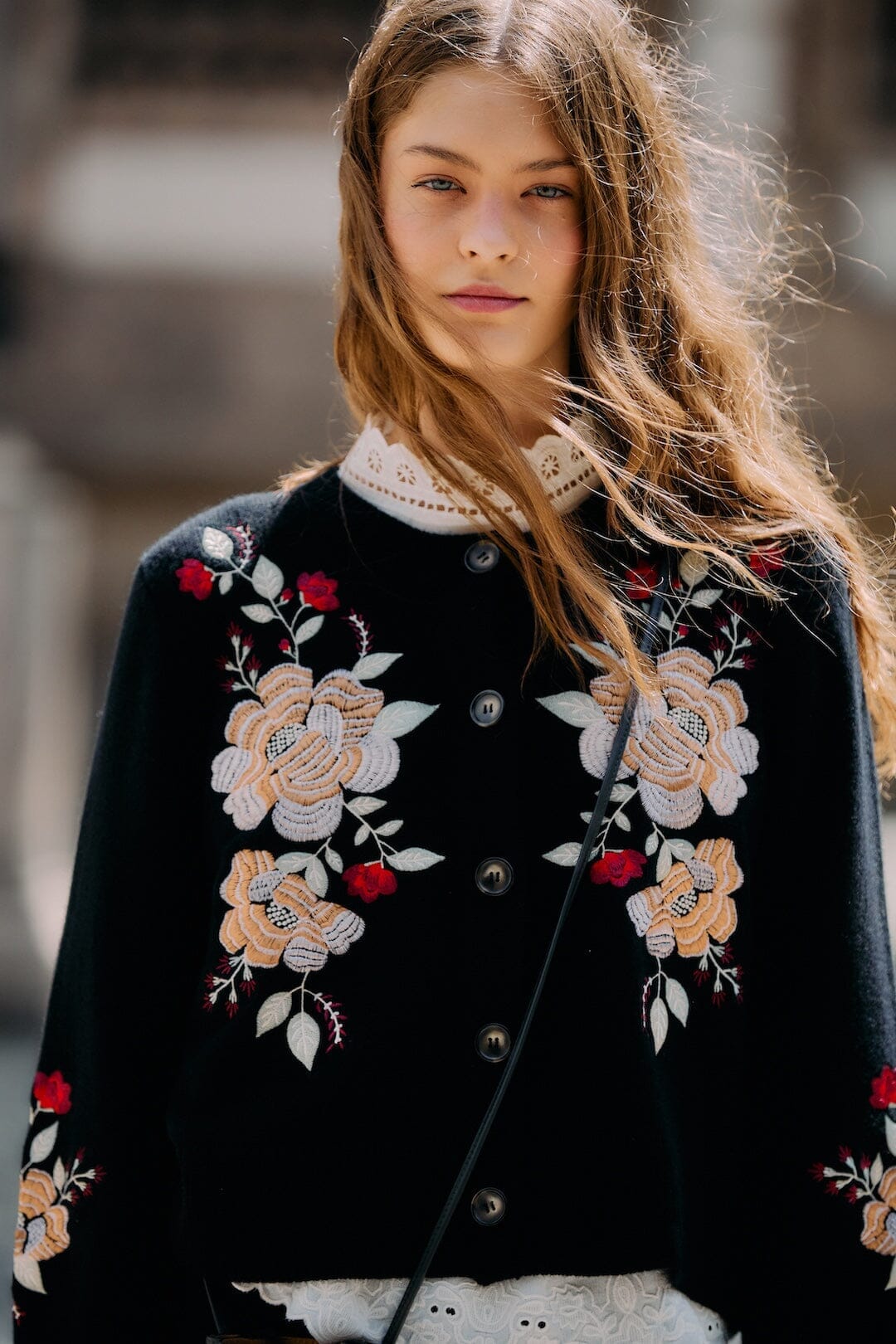 Black Flowers Embroidered Buttoned Knit Cardigan
