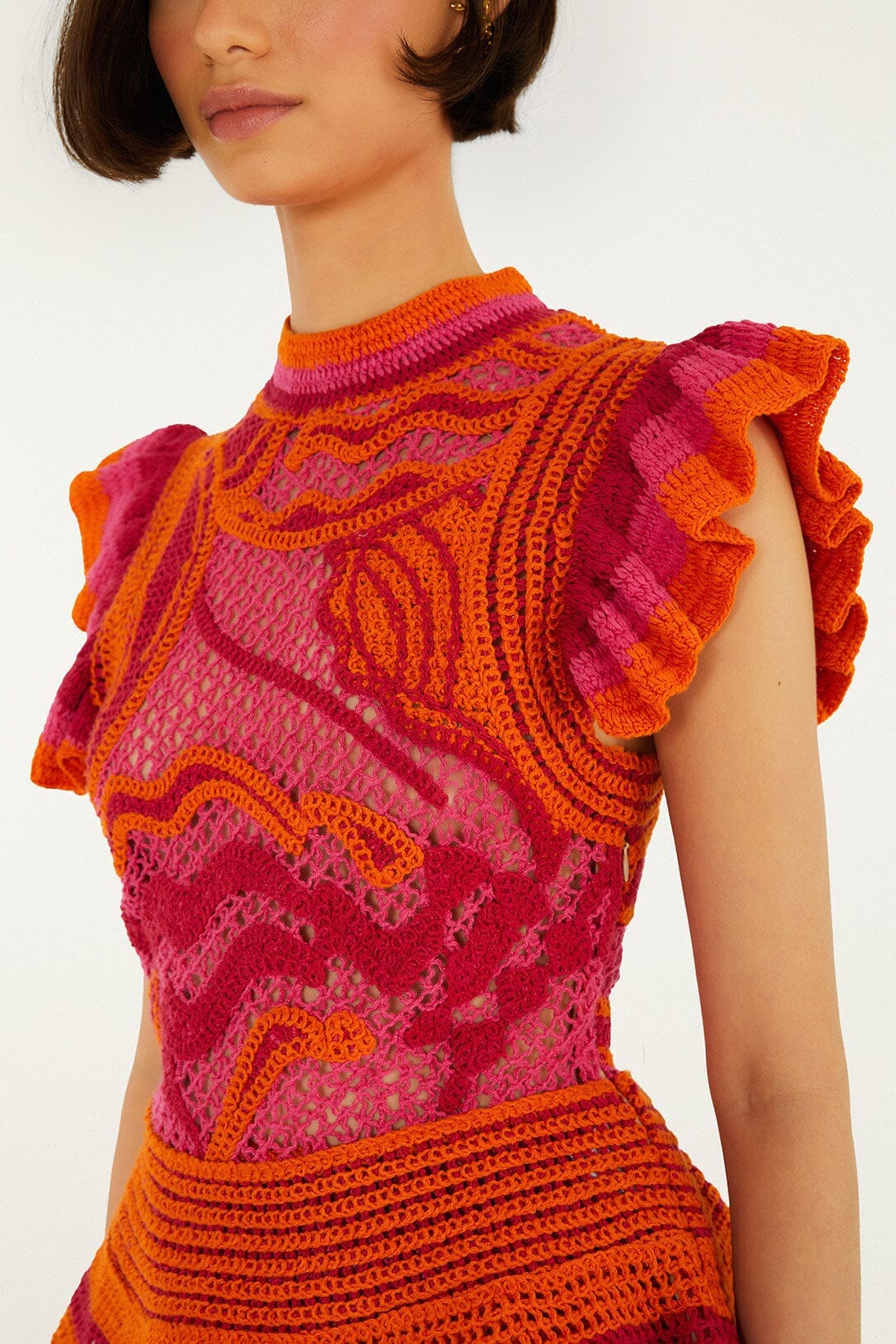 Gehäkeltes Top mit rosa und orangefarbenem Muschelmuster