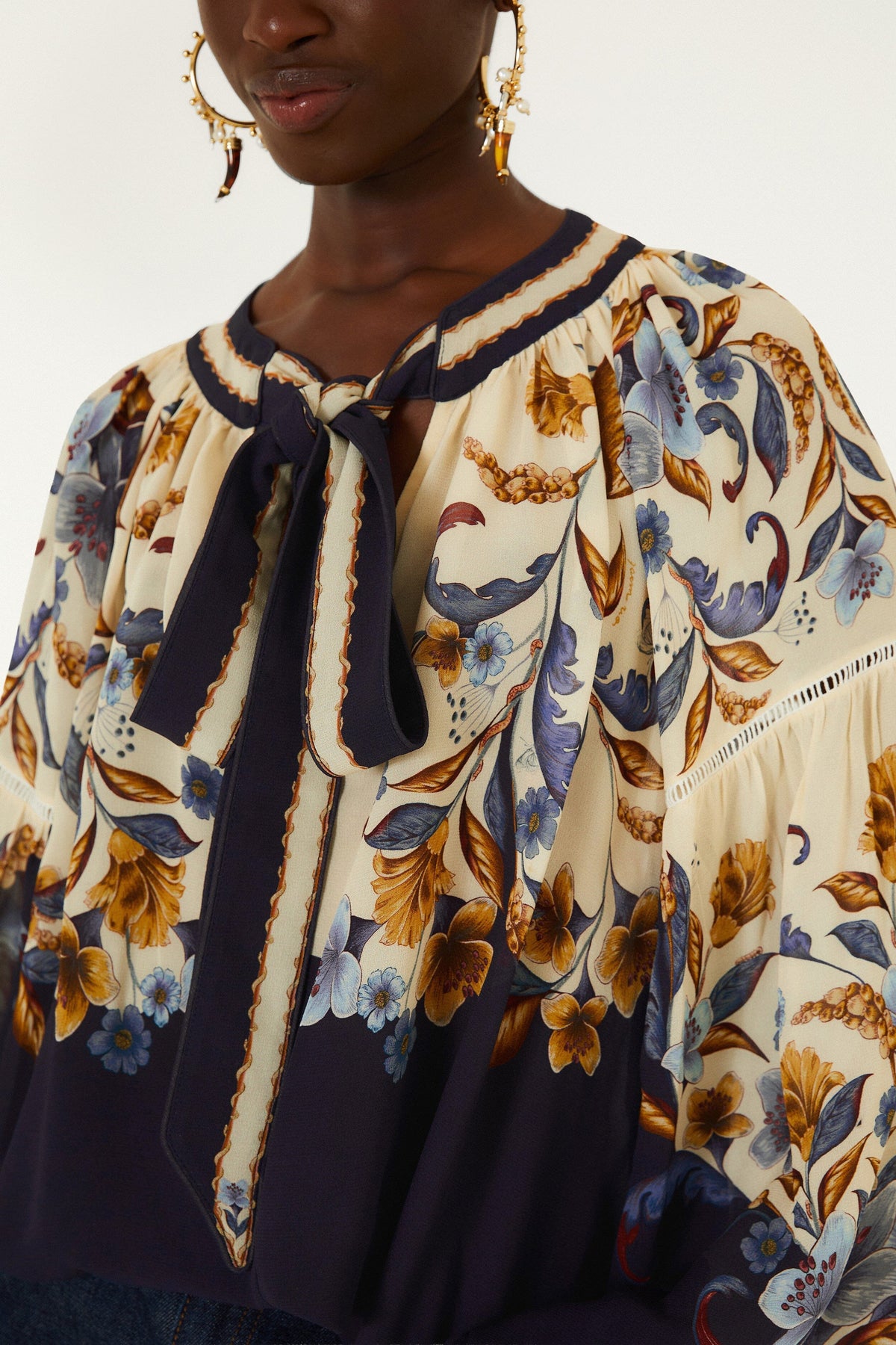 Blusa de manga larga con lazos Golden Nature