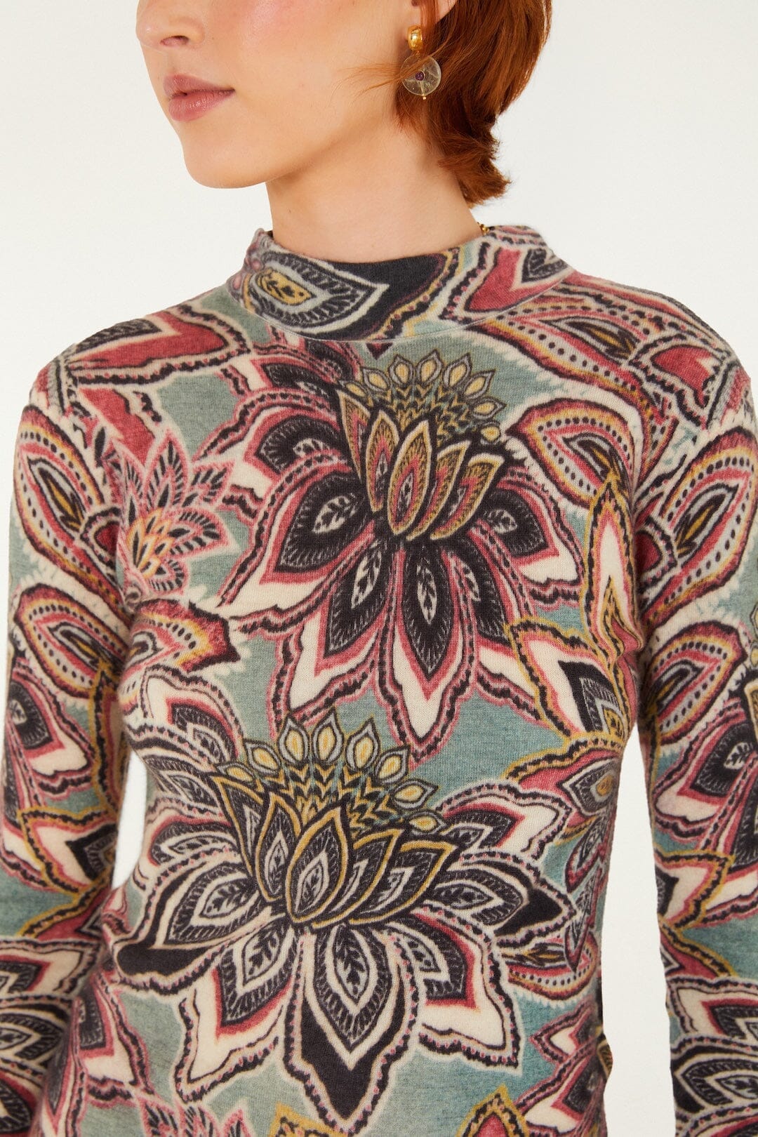 Gestricktes Oberteil mit Blumenmuster und Wandteppich-Design