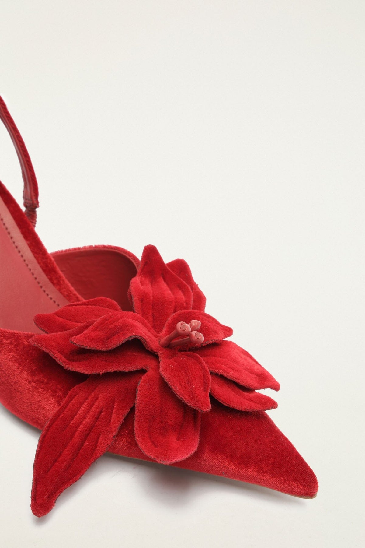 Sandalo con tacco e punta chiusa Flower Velveta