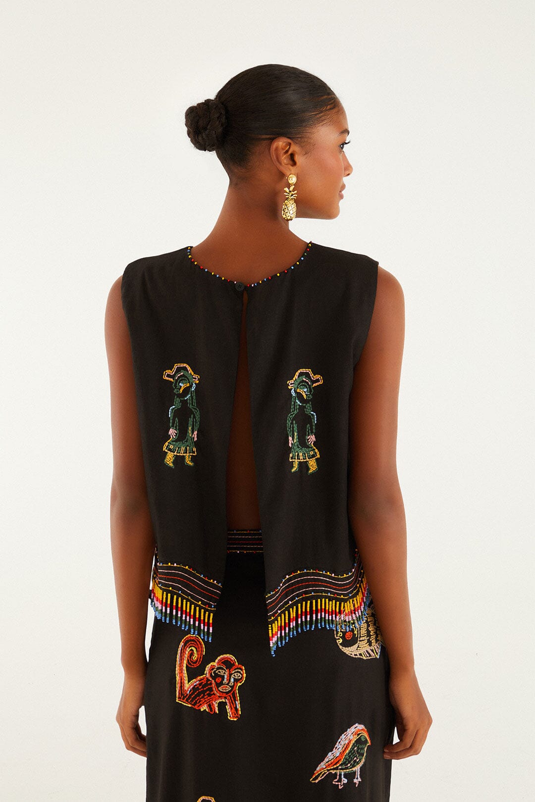 FARM Rio model wearing the Ana Leovy Farm Rio Figures Lenzing� Ecovero� Euroflax� Cropped