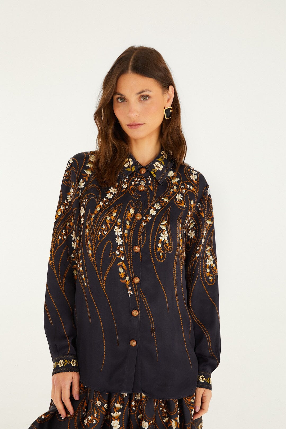FARM Rio model wearing the Black Garden Printed Buttons Lenzing� Ecovero� Viscose Shirt