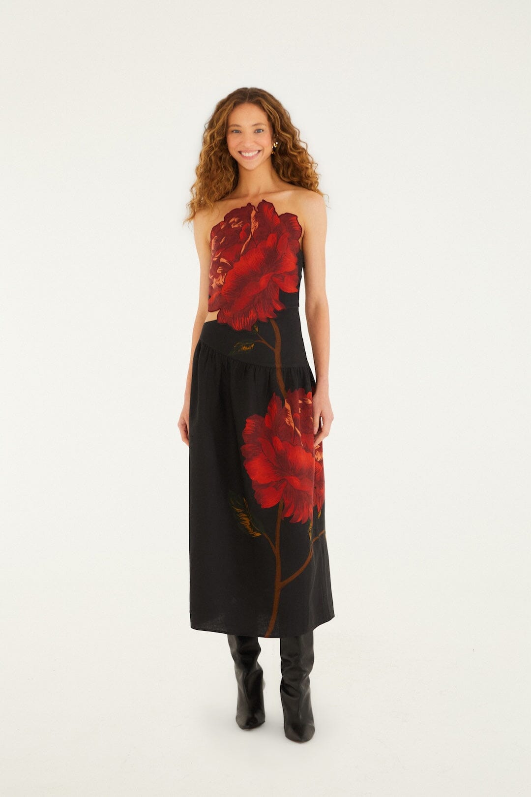 FARM Rio model wearing the Black Rosalia Artisanal Lenzing Ecovero Euroflax Midi Dress