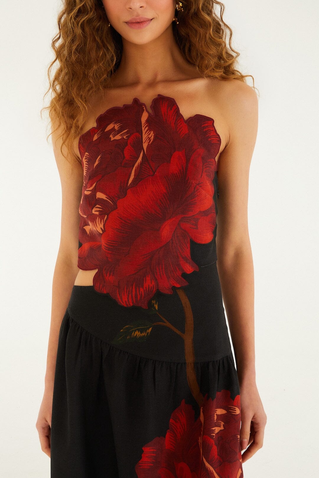 FARM Rio model wearing the Black Rosalia Artisanal Lenzing Ecovero Euroflax Midi Dress