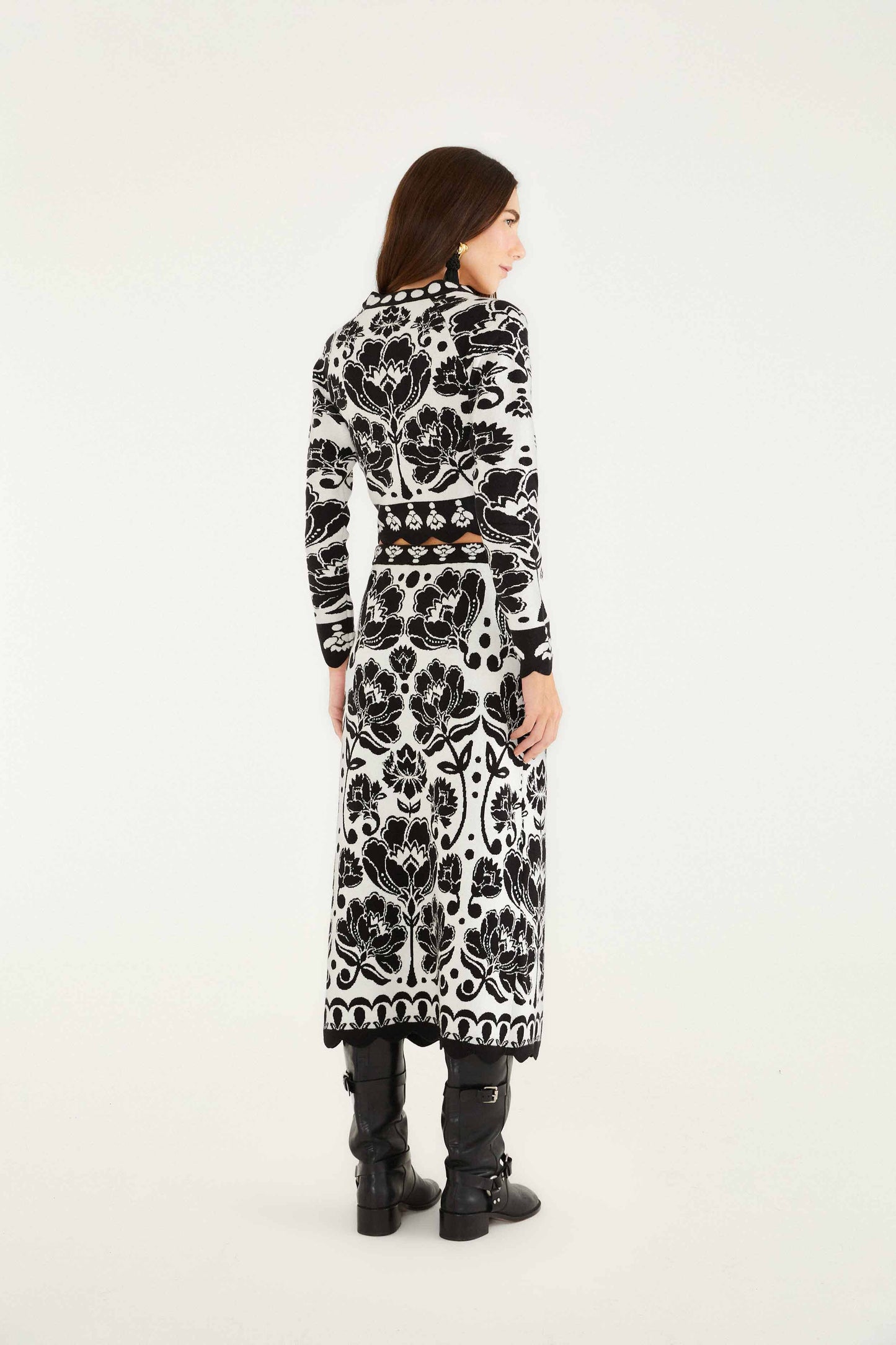 FARM Rio model wearing the Black & White Floral Arabesque Knit Skirt