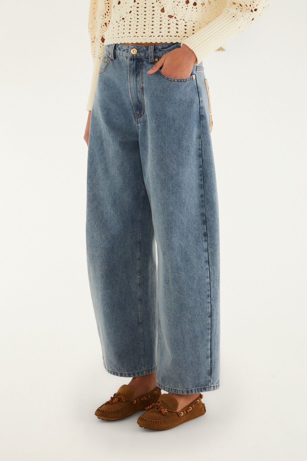 Pantalones vaqueros azules de pierna ancha con bordado Richelieu