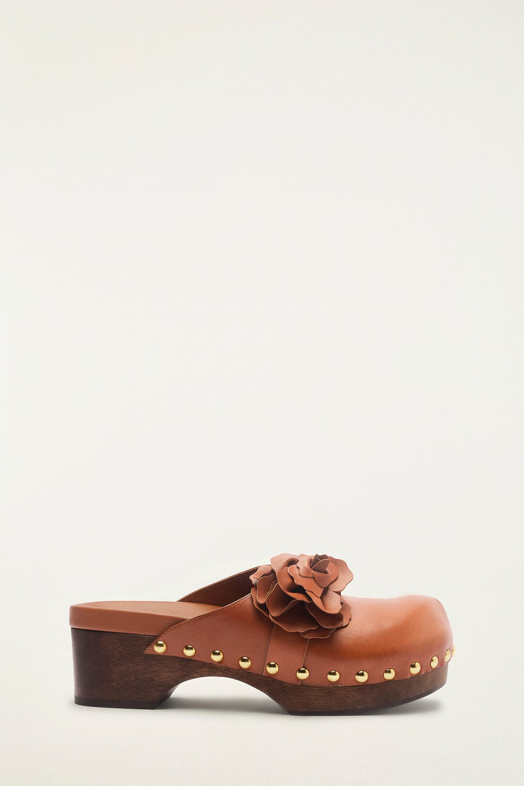 FARM Rio model wearing the Brown Flower Clog
