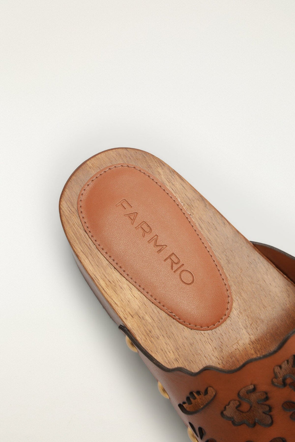 Zueco de piel con cordones marrón