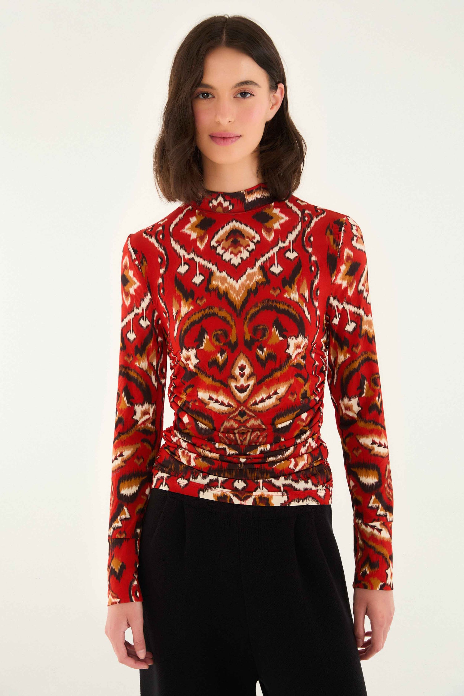 FARM Rio model wearing the Cream Ainika Pineapple Ikat Blouse