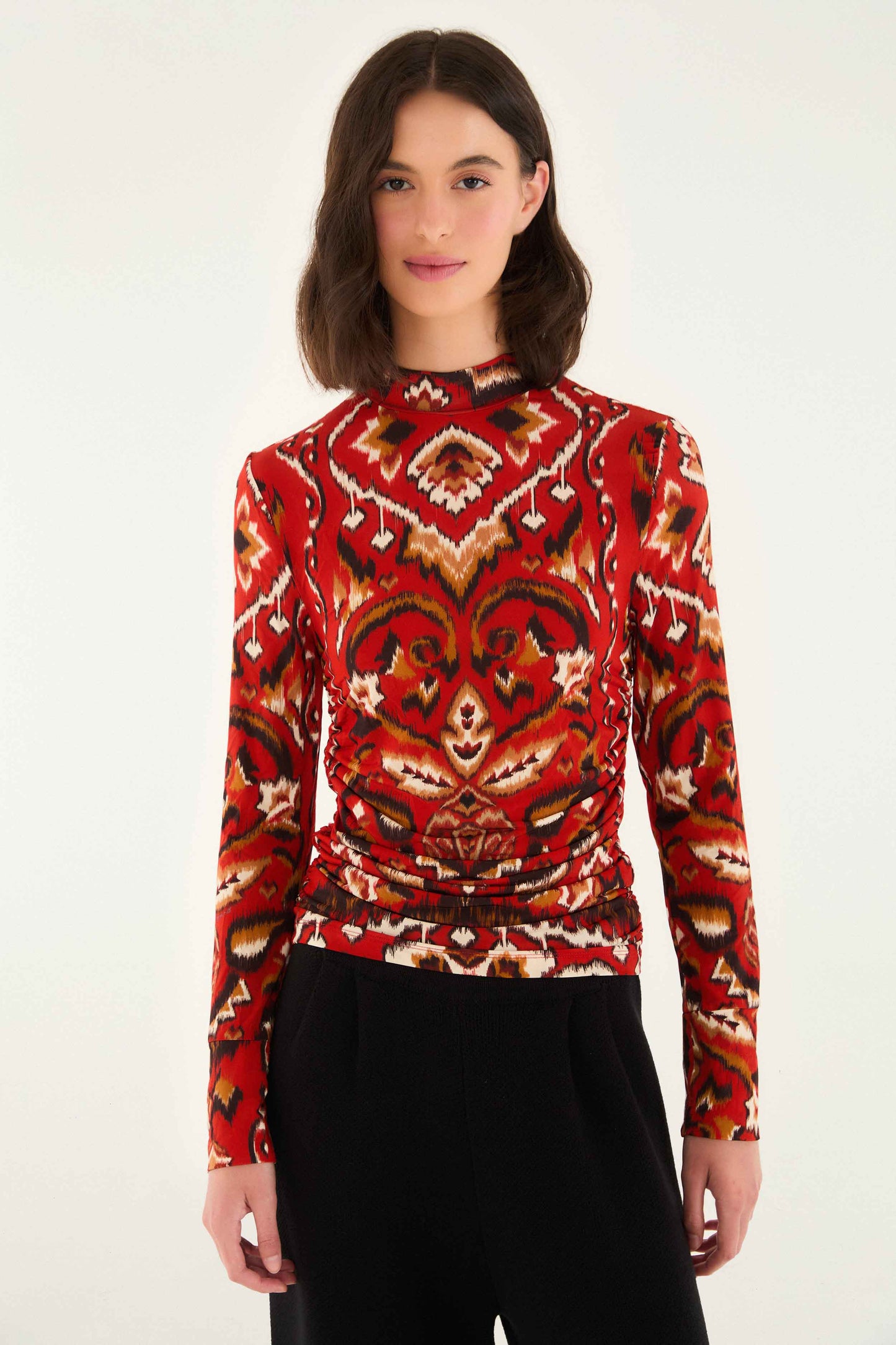 FARM Rio model wearing the Cream Ainika Pineapple Ikat Blouse