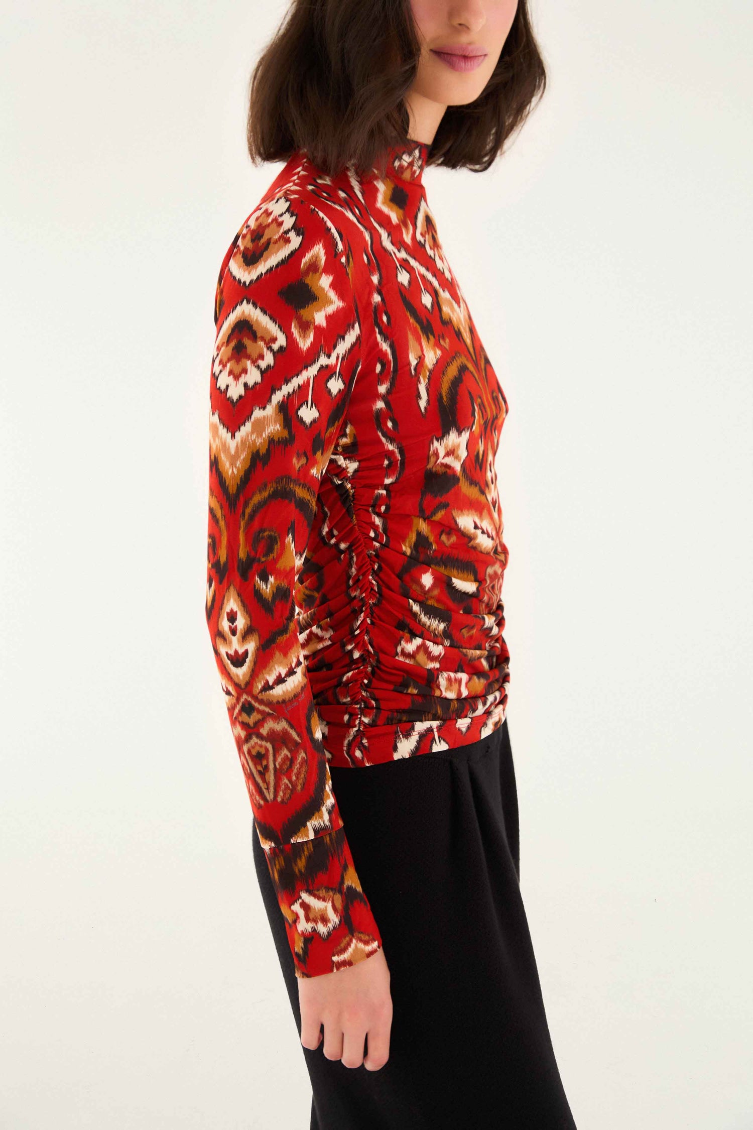 FARM Rio model wearing the Cream Ainika Pineapple Ikat Blouse