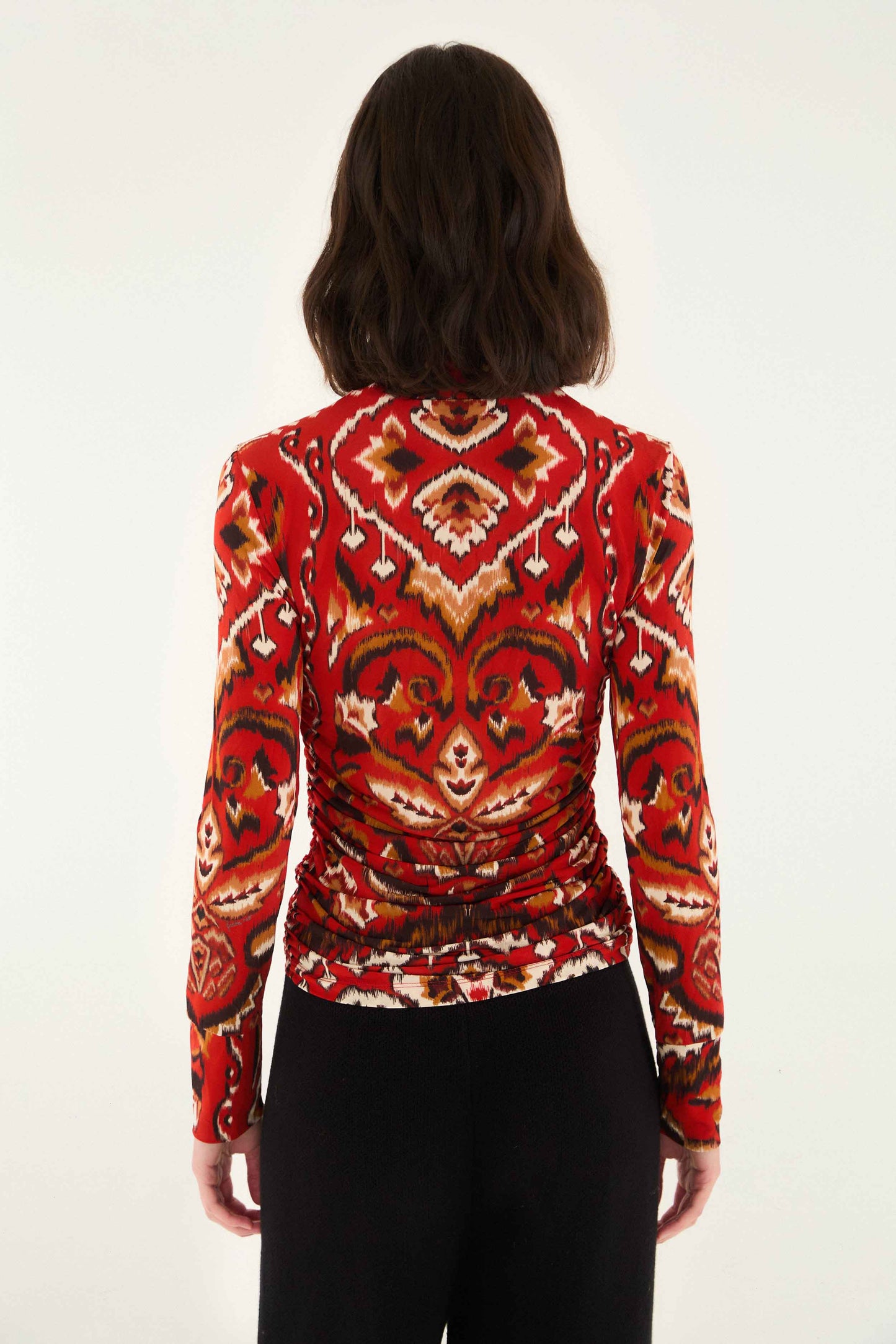 FARM Rio model wearing the Cream Ainika Pineapple Ikat Blouse