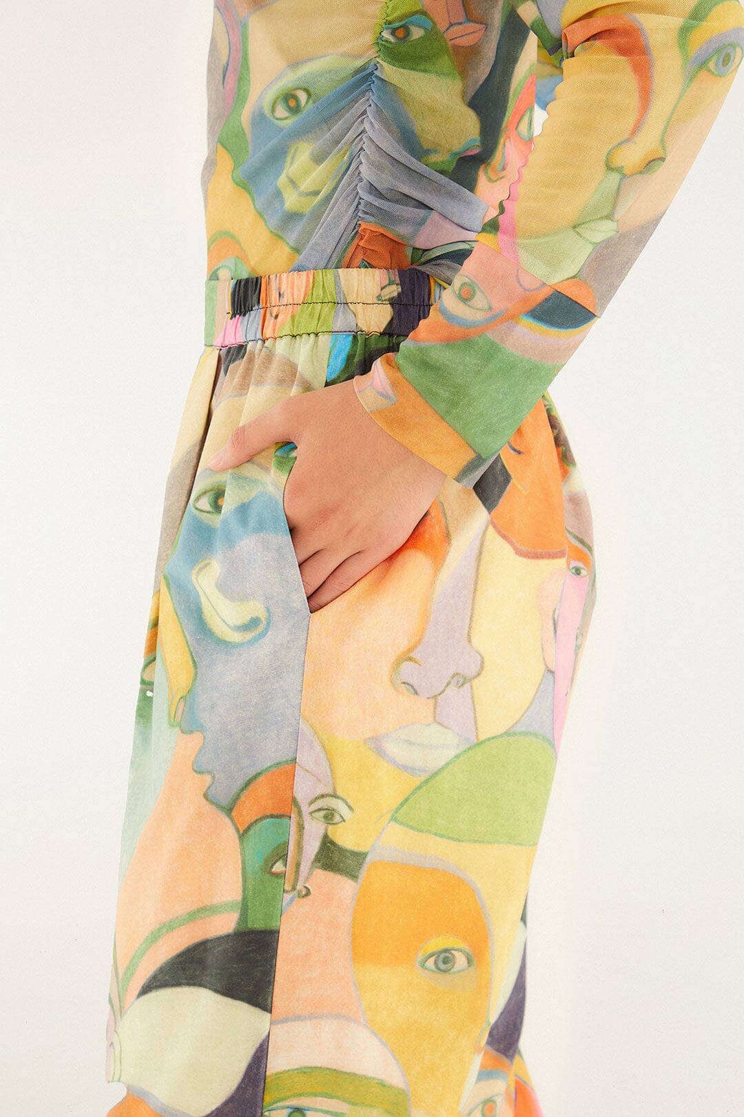 FARM Rio model wearing the Crowded Series Drawing Organic Cotton Pants