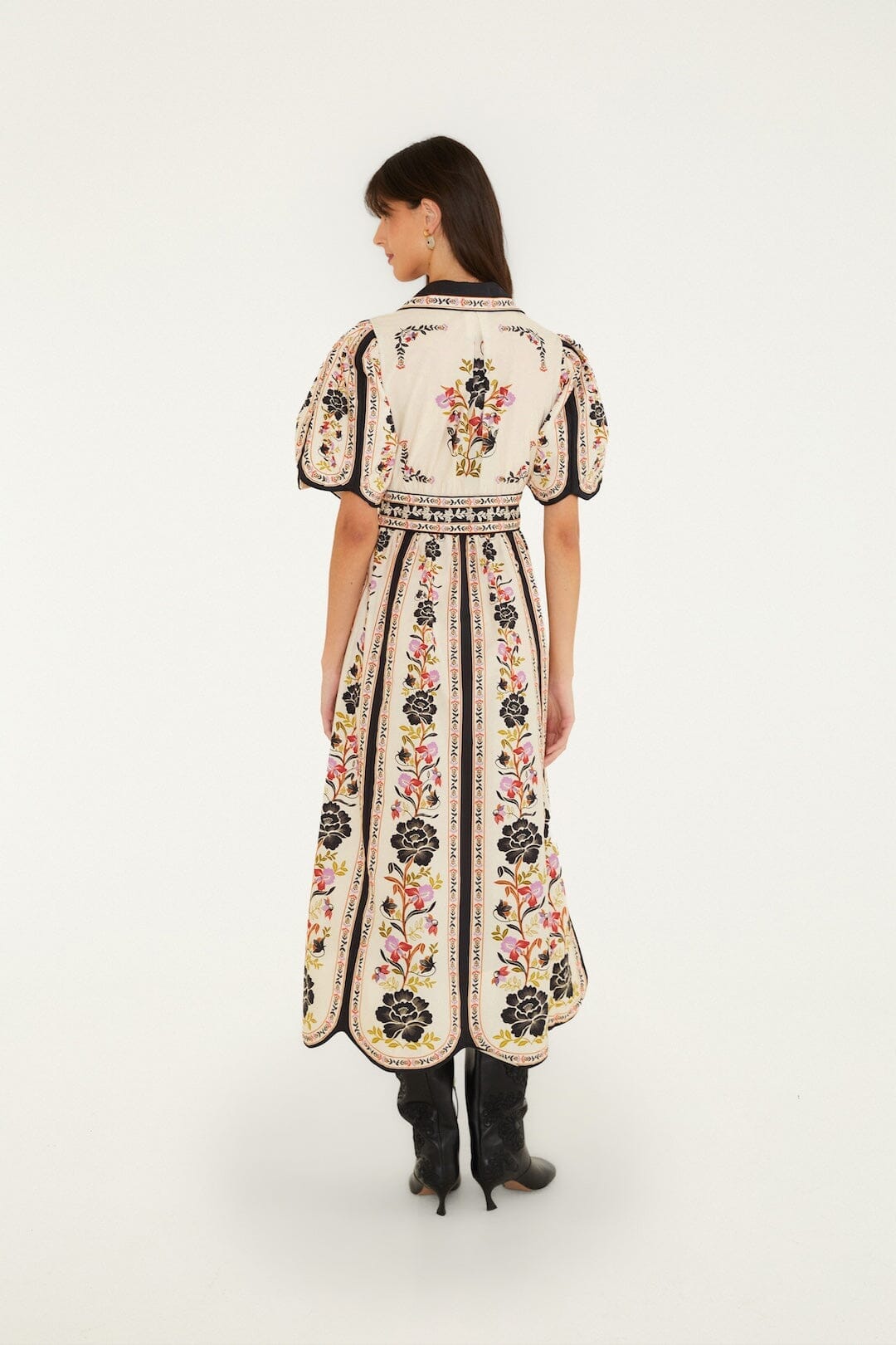 Robe longue boutonnée à col et imprimé floral délicat
