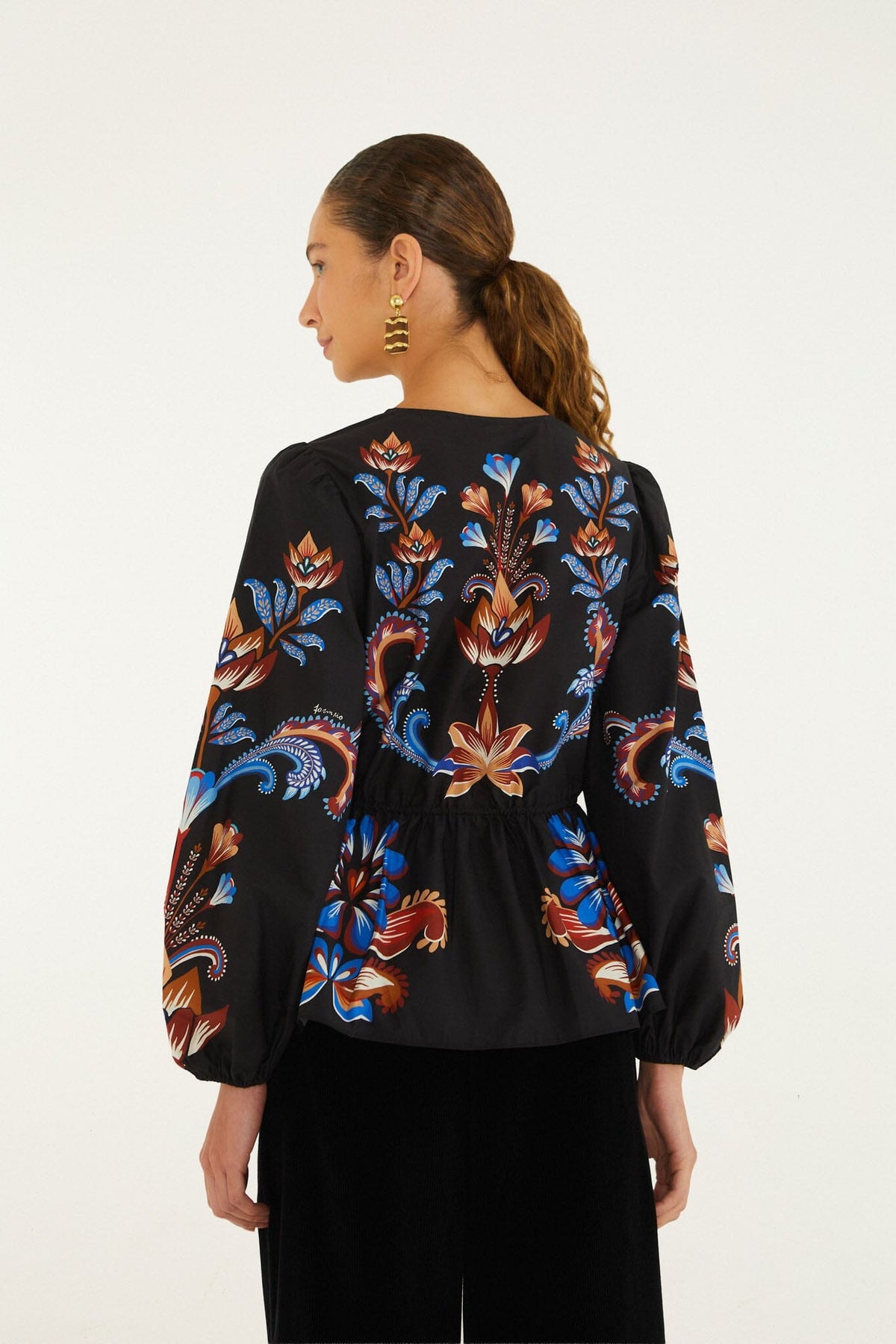 FARM Rio model wearing the Energy Floral Drawstring Buttoned Blouse