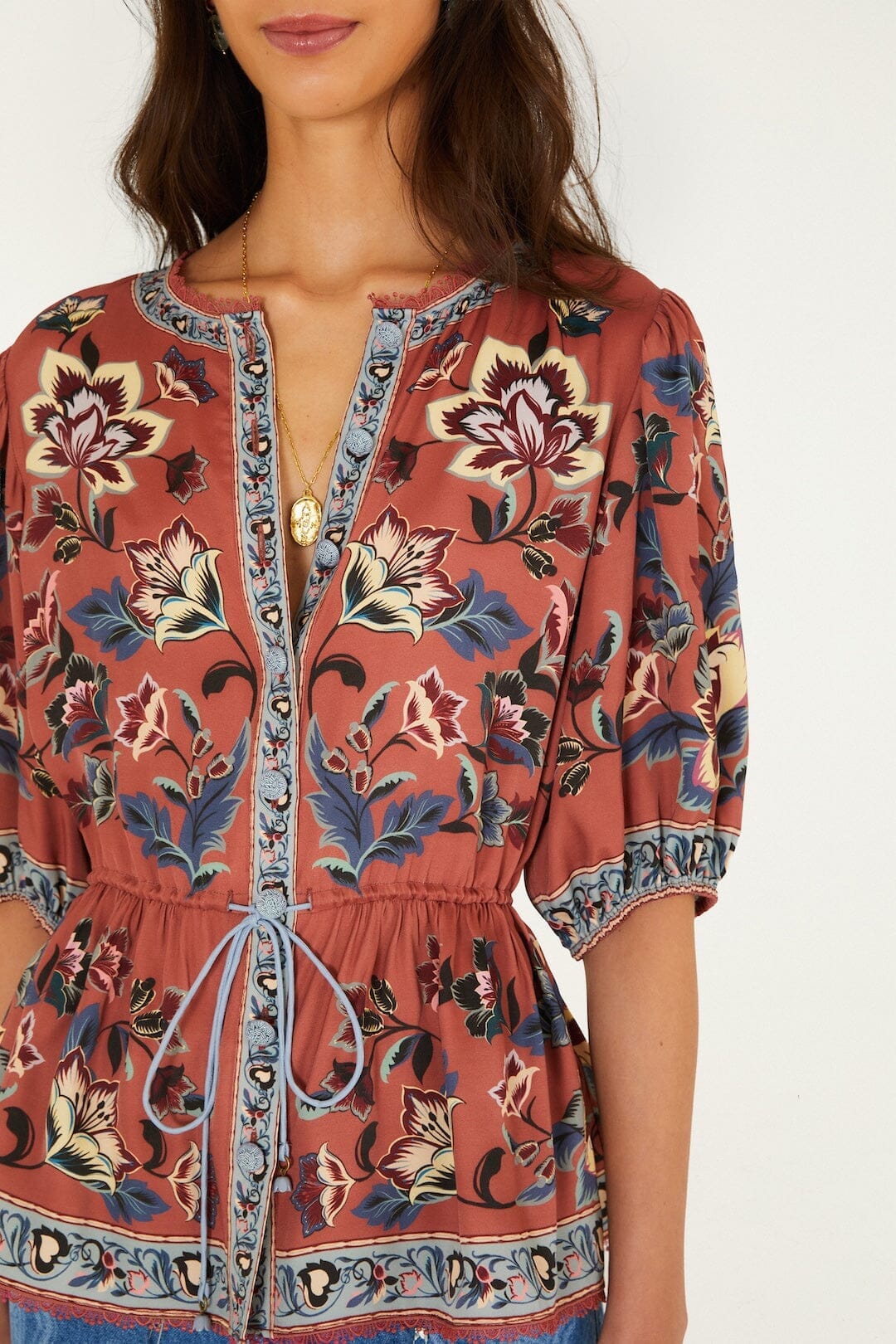Blusa con coulisse Bellezza floreale da arazzo