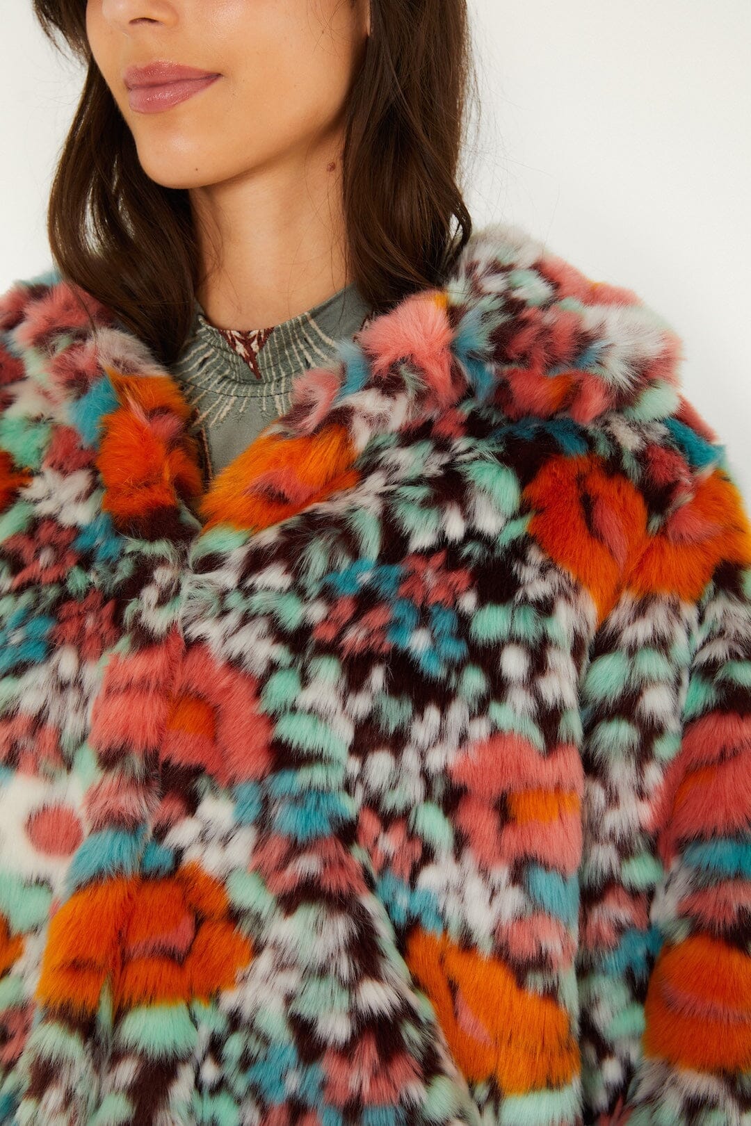 Gefütterte Crop-Jacke aus Kunstfell mit Blumenmuster