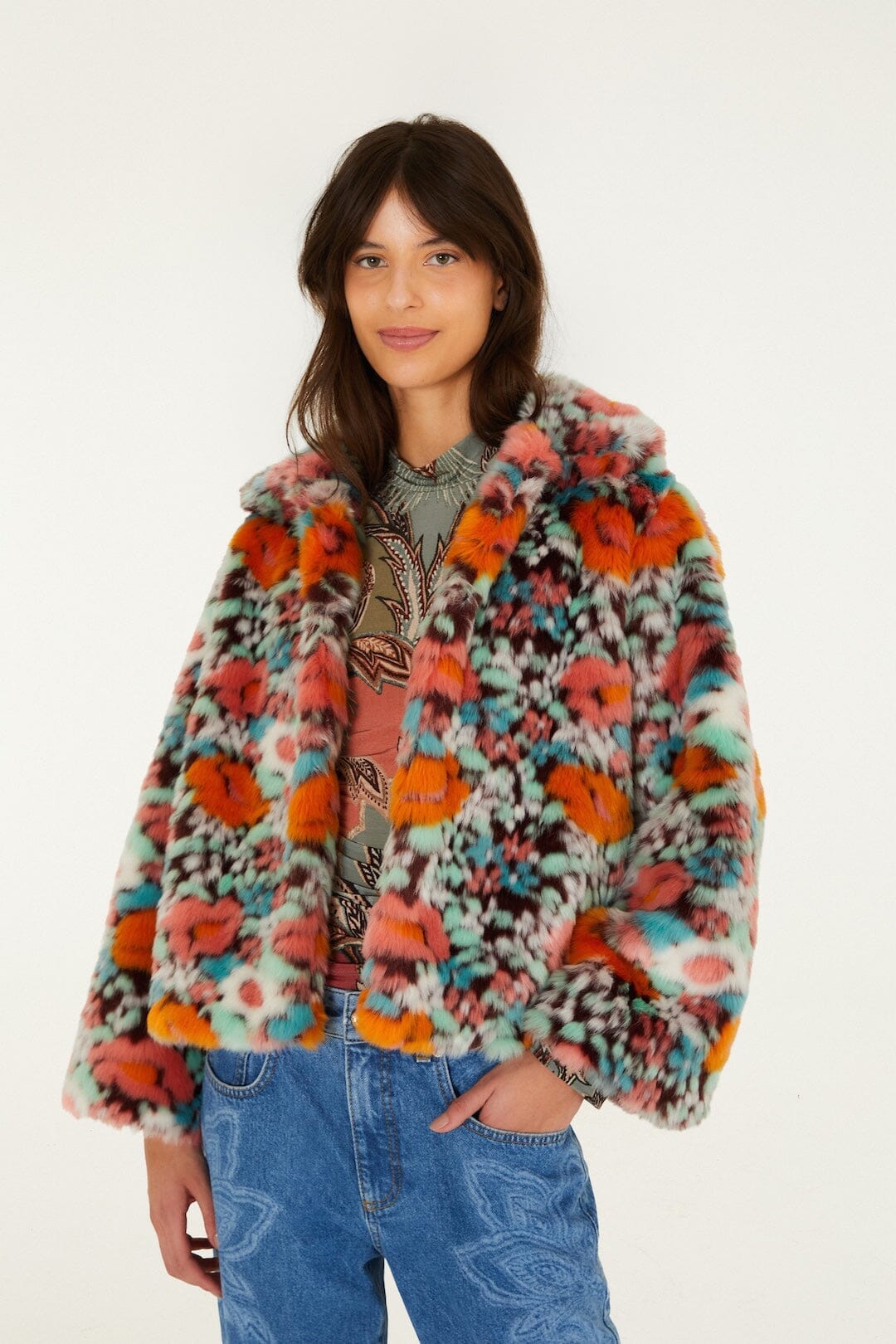 Gefütterte Crop-Jacke aus Kunstfell mit Blumenmuster