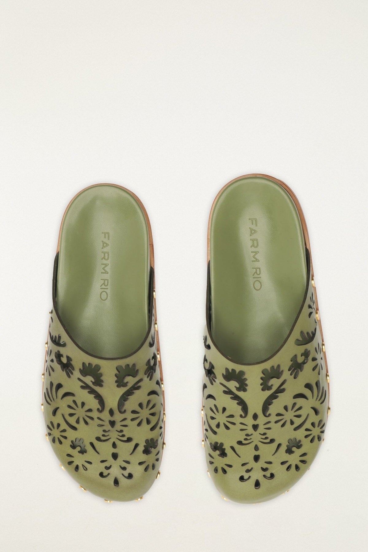Mule con tira anatómica de cuero y encaje verde
