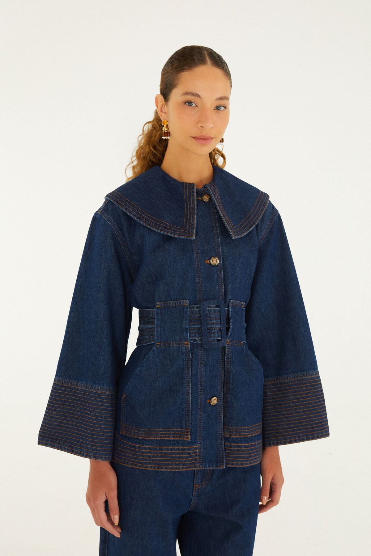 Trench en denim ceinturé à revers